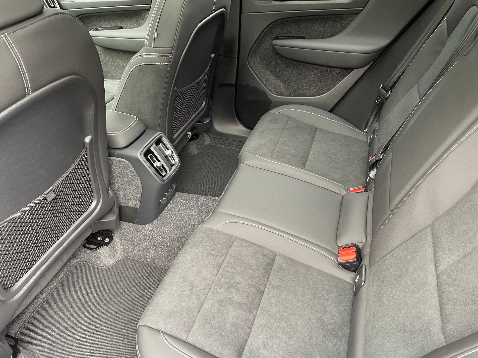 VOLVO EX40 Twin Ultra AWD-image-4