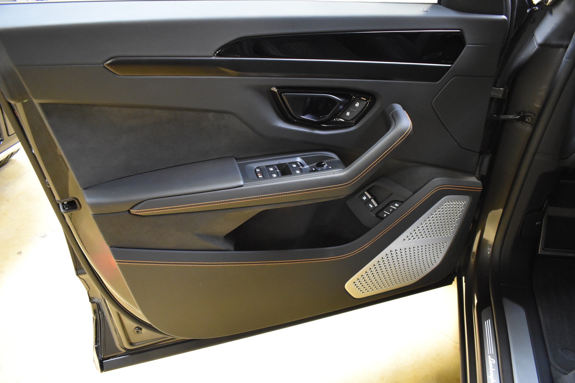 LAMBORGHINI URUS SE - MY 2025-image-28
