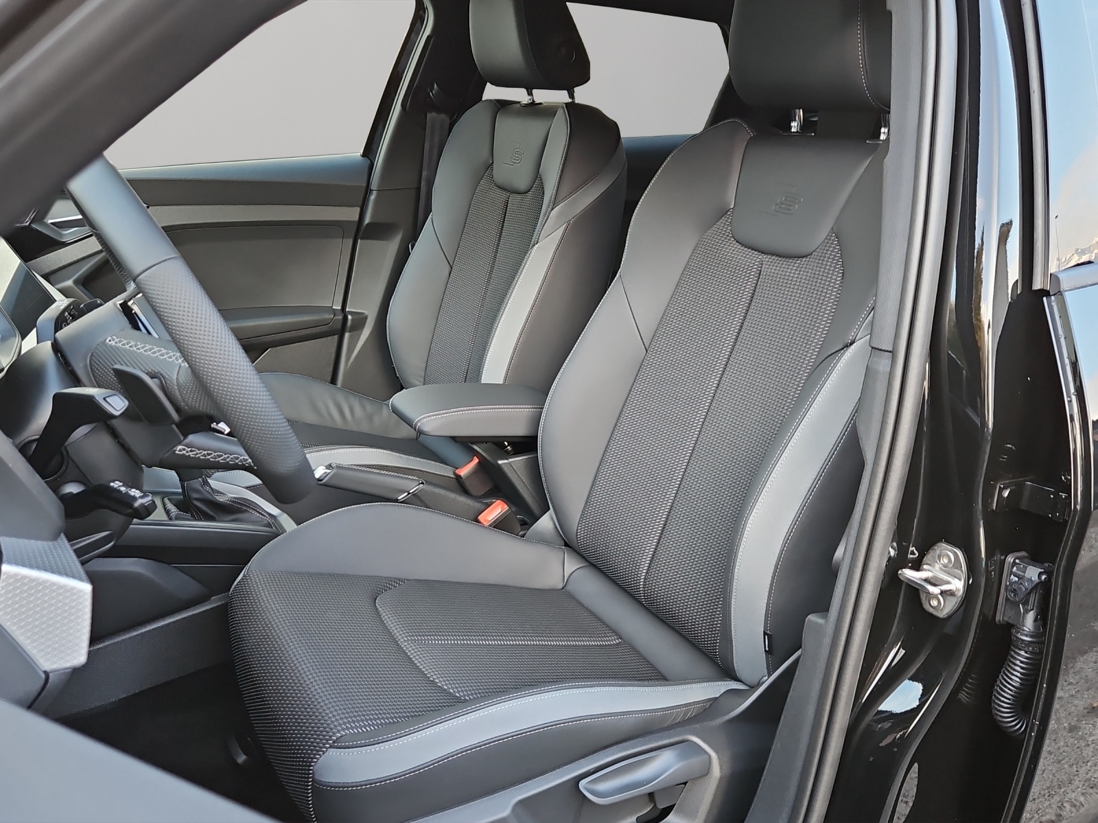 AUDI A1 Sportback 30 TFSI S Line Attraction S-tronic-image-6