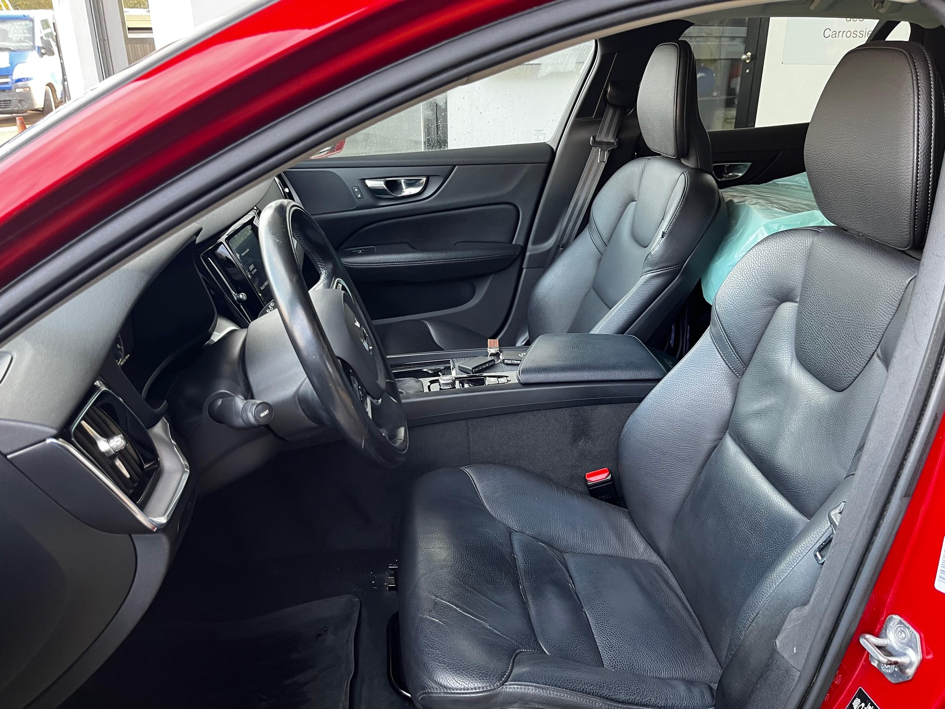 VOLVO V60 2.0 D4 Momentum AWD-image-4