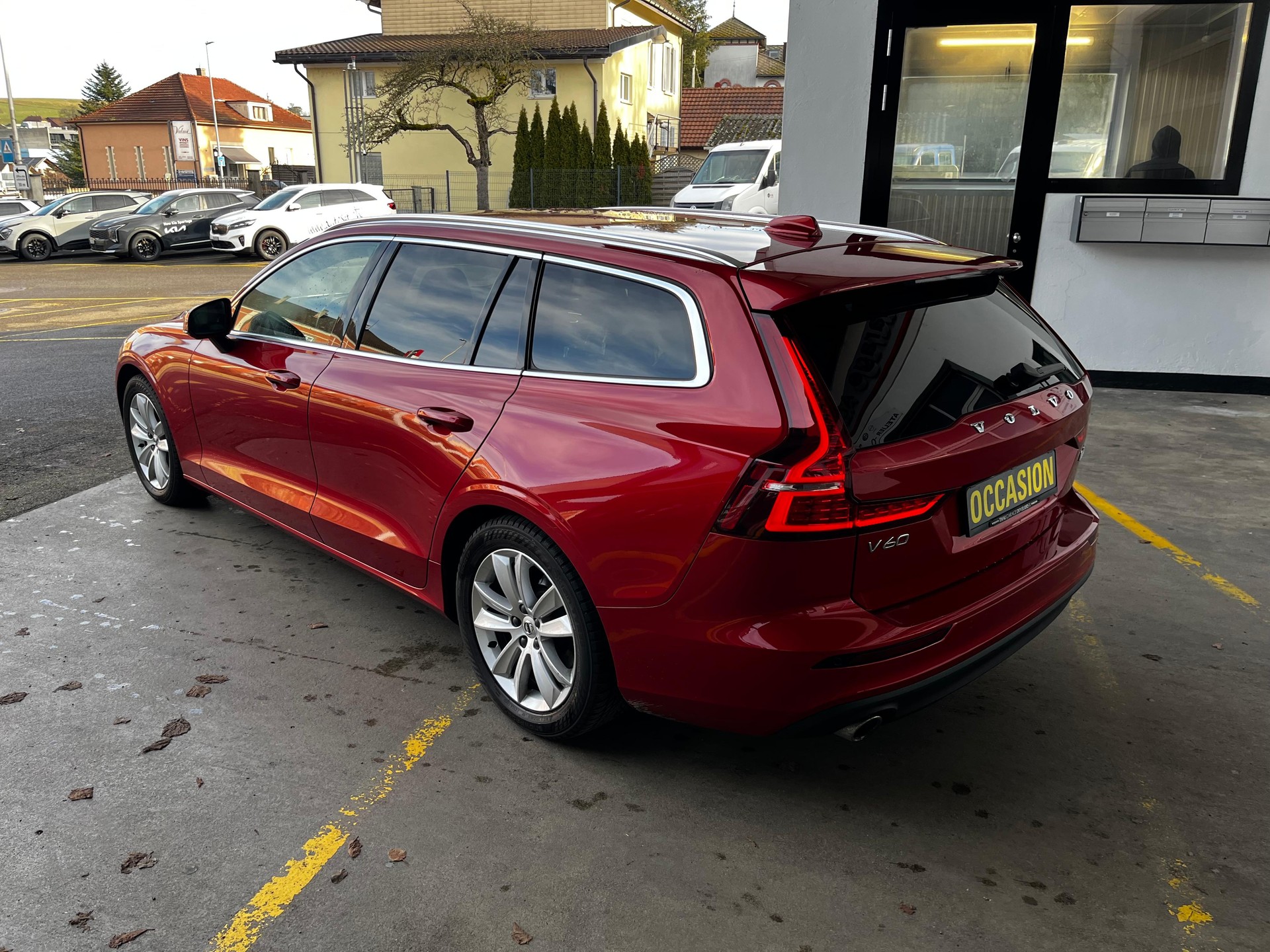 VOLVO V60 2.0 D4 Momentum AWD-image-3