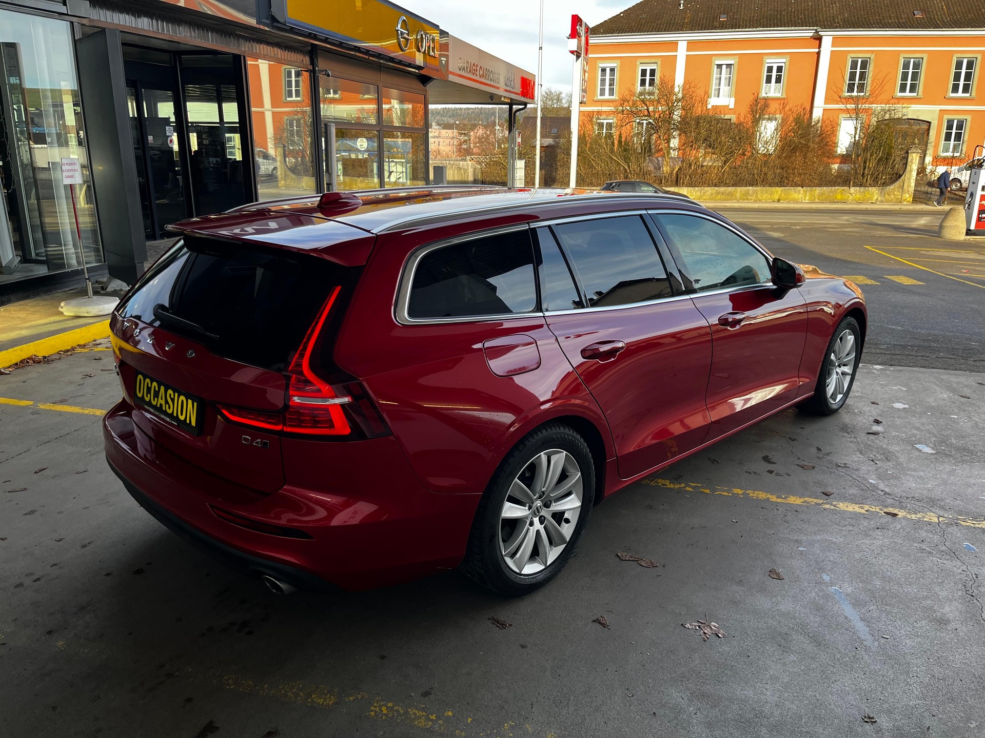 VOLVO V60 2.0 D4 Momentum AWD-image-2