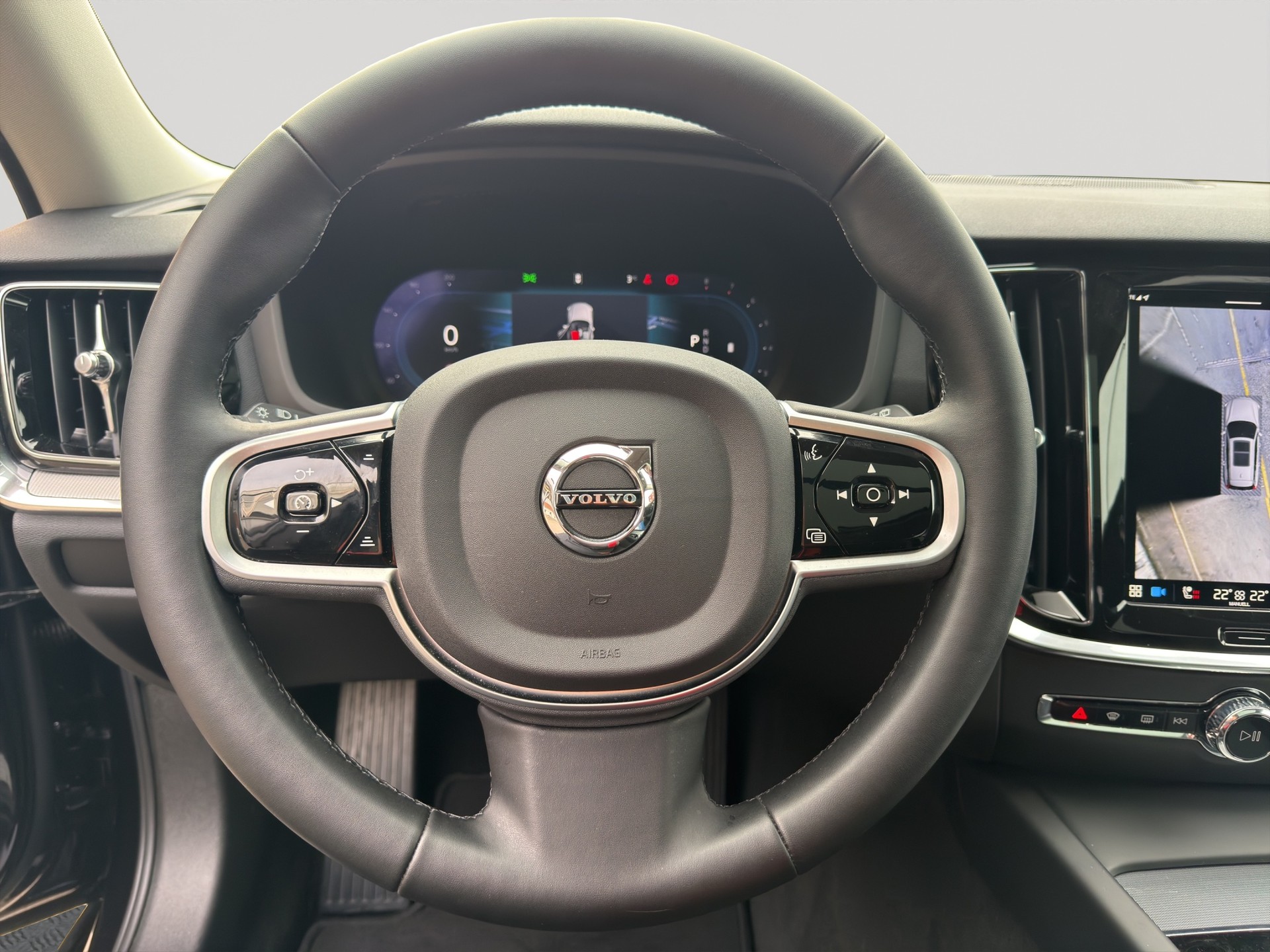 VOLVO V60 B4 Plus Dark DCT-image-8