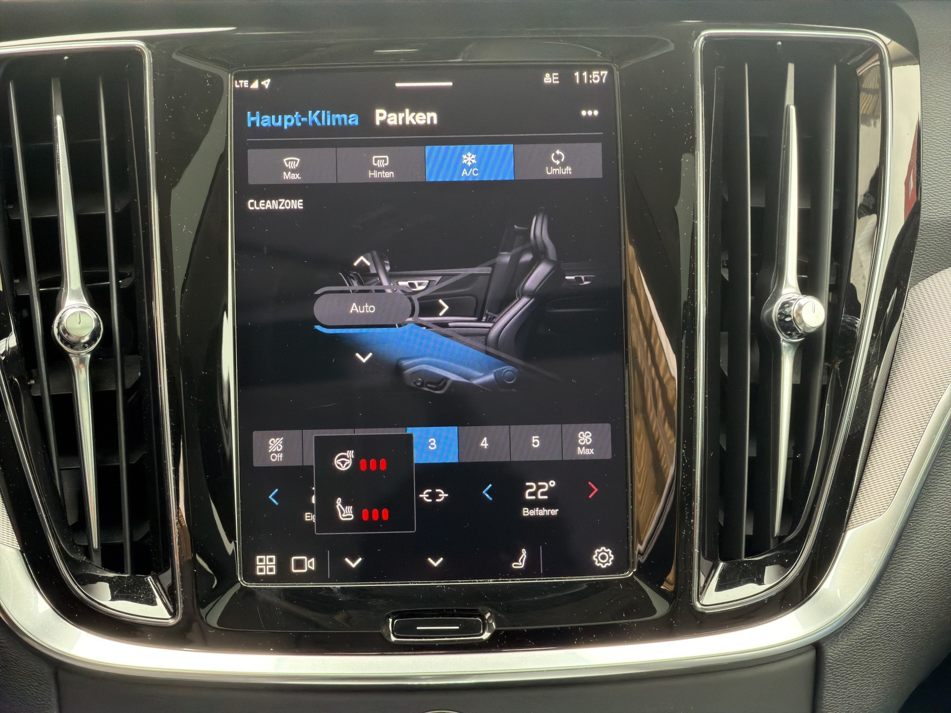 VOLVO V60 B4 Plus Dark DCT-image-13