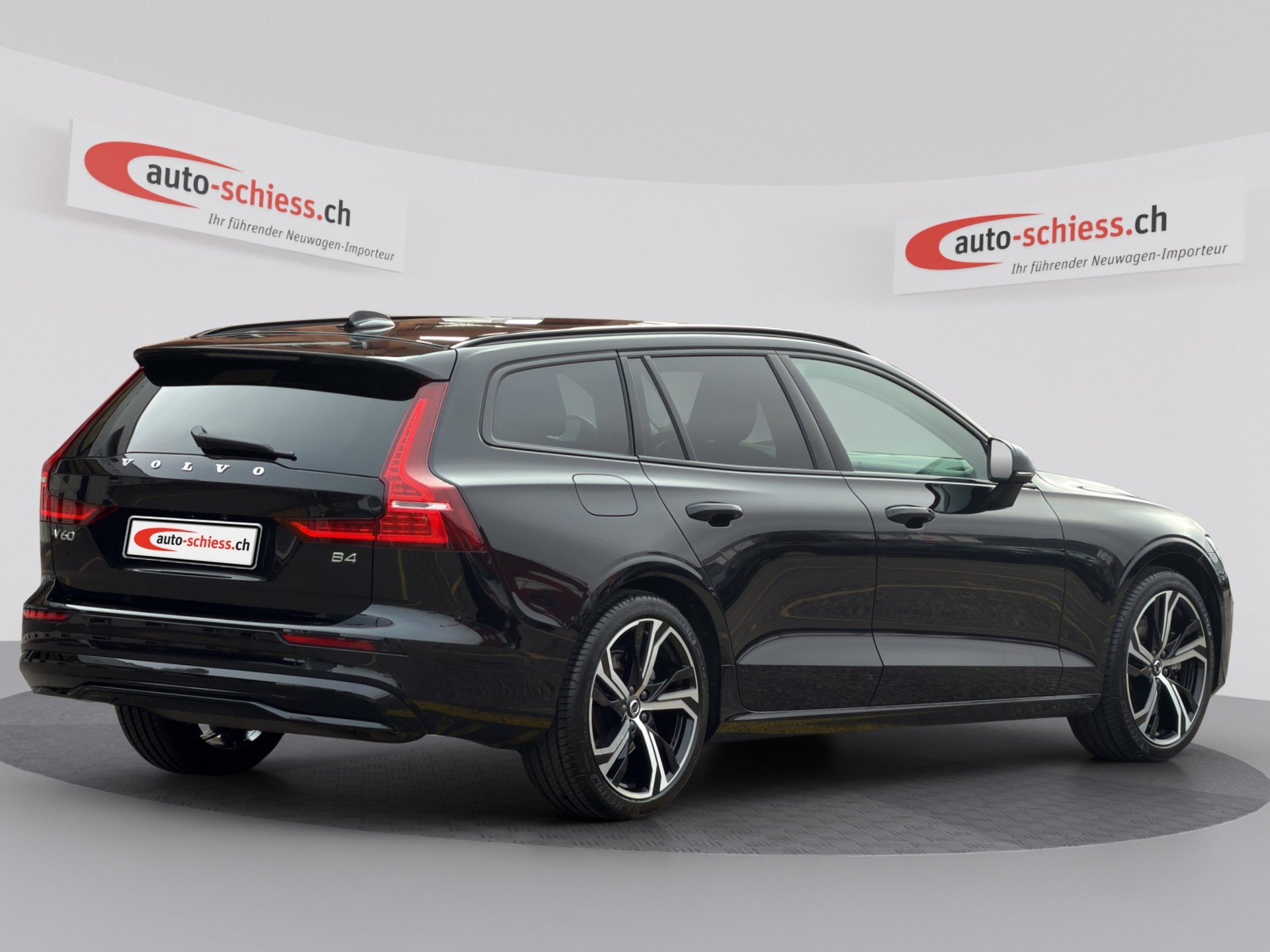 VOLVO V60 B4 Plus Dark DCT-image-3