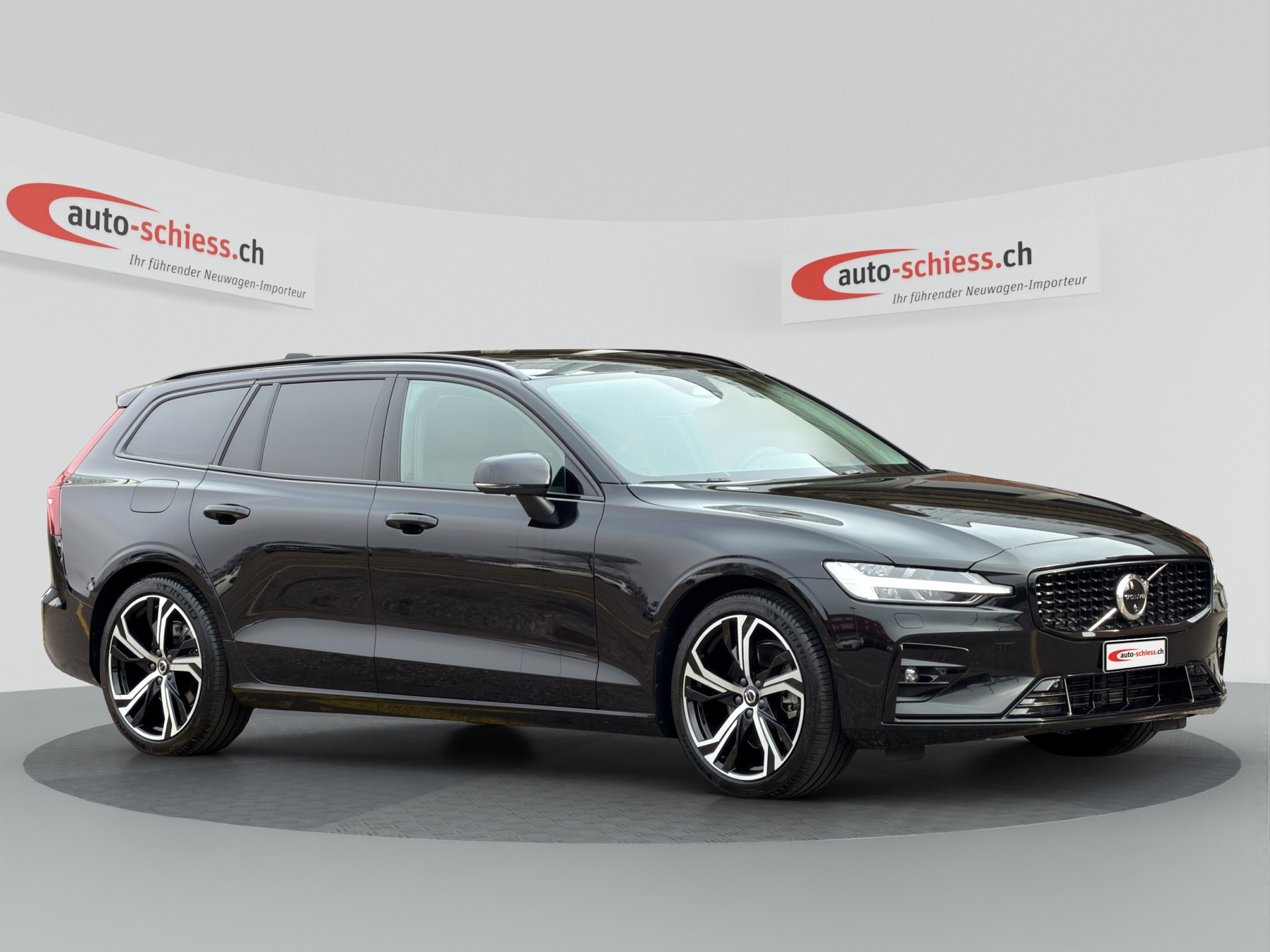 VOLVO V60 B4 Plus Dark DCT-image-0