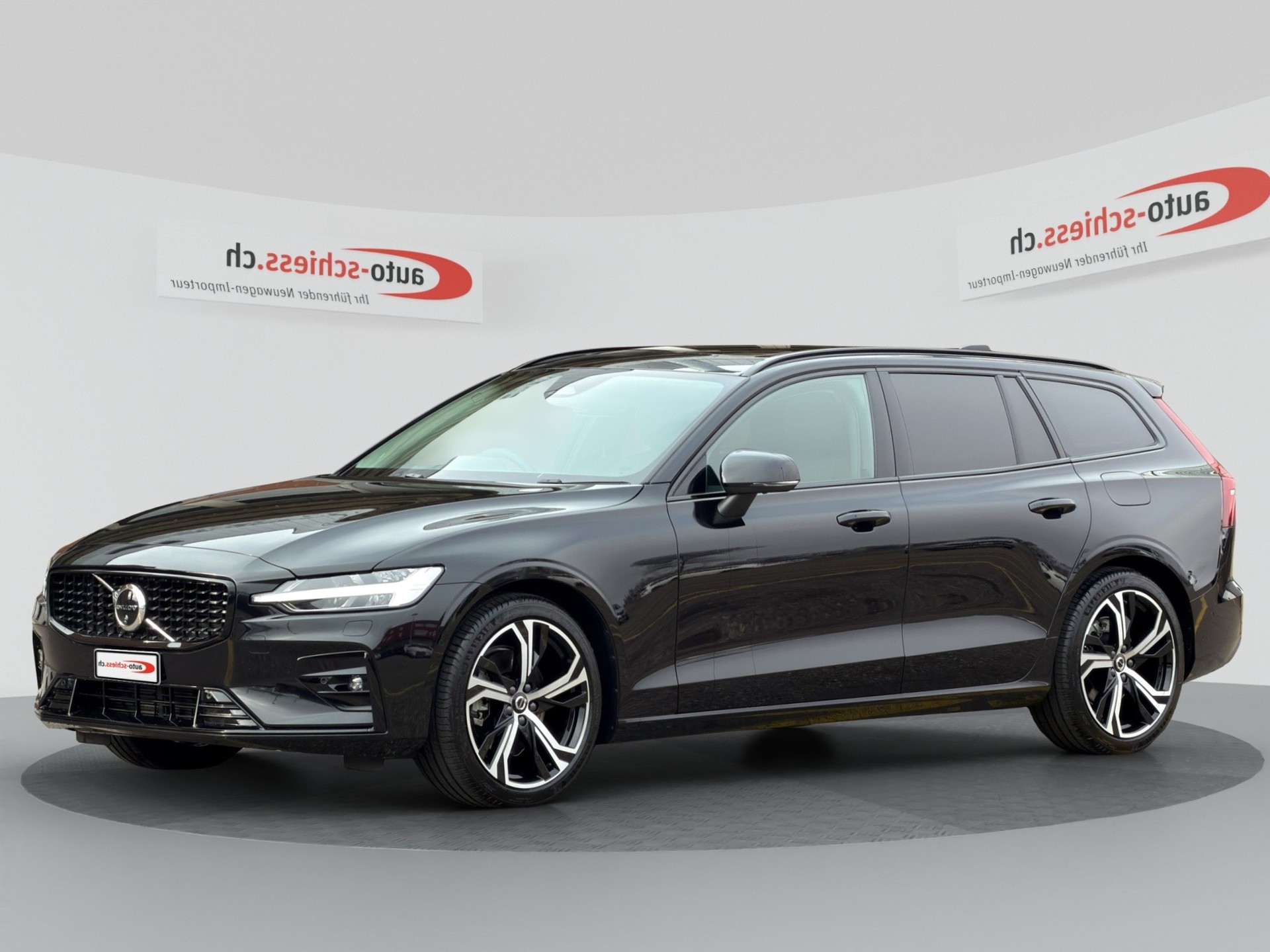 VOLVO V60 B4 Plus Dark DCT-image-2