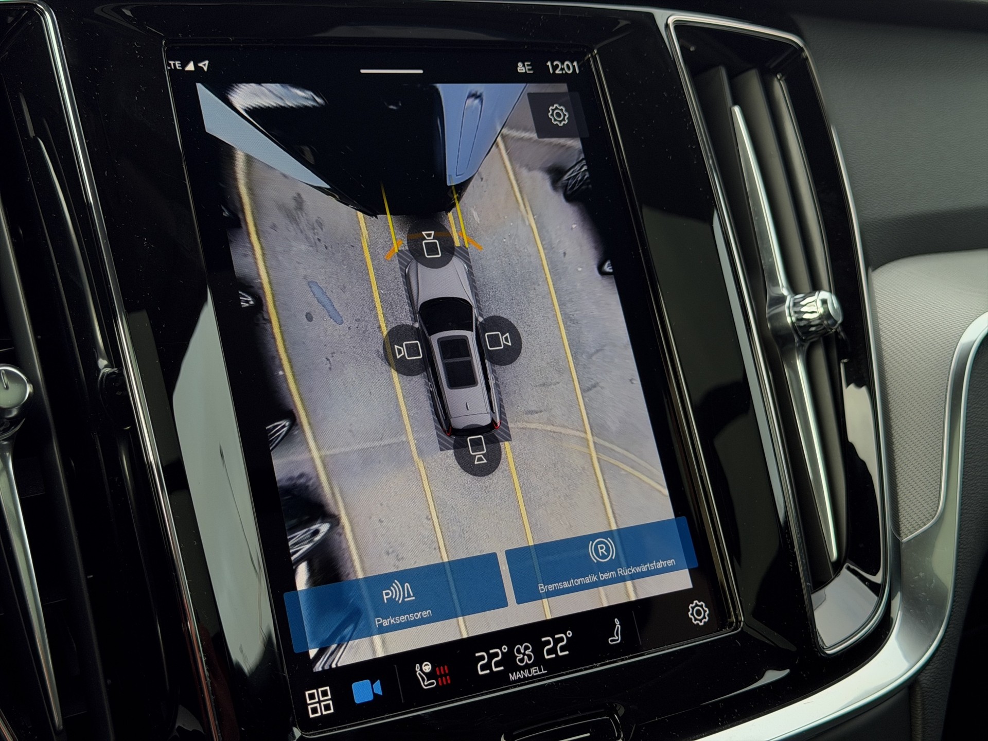 VOLVO V60 B4 Plus Dark DCT-image-15