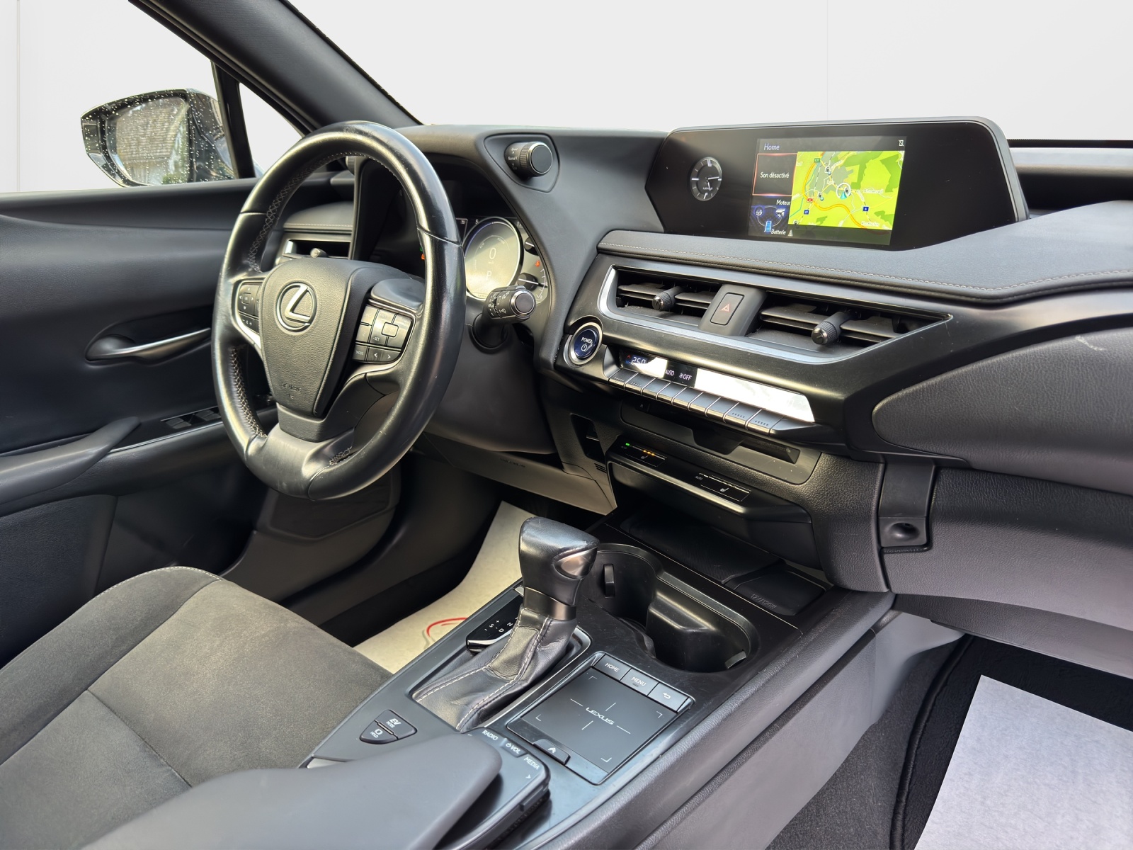 LEXUS UX 250h Launch Edition Excellence AWD Automatic-image-12