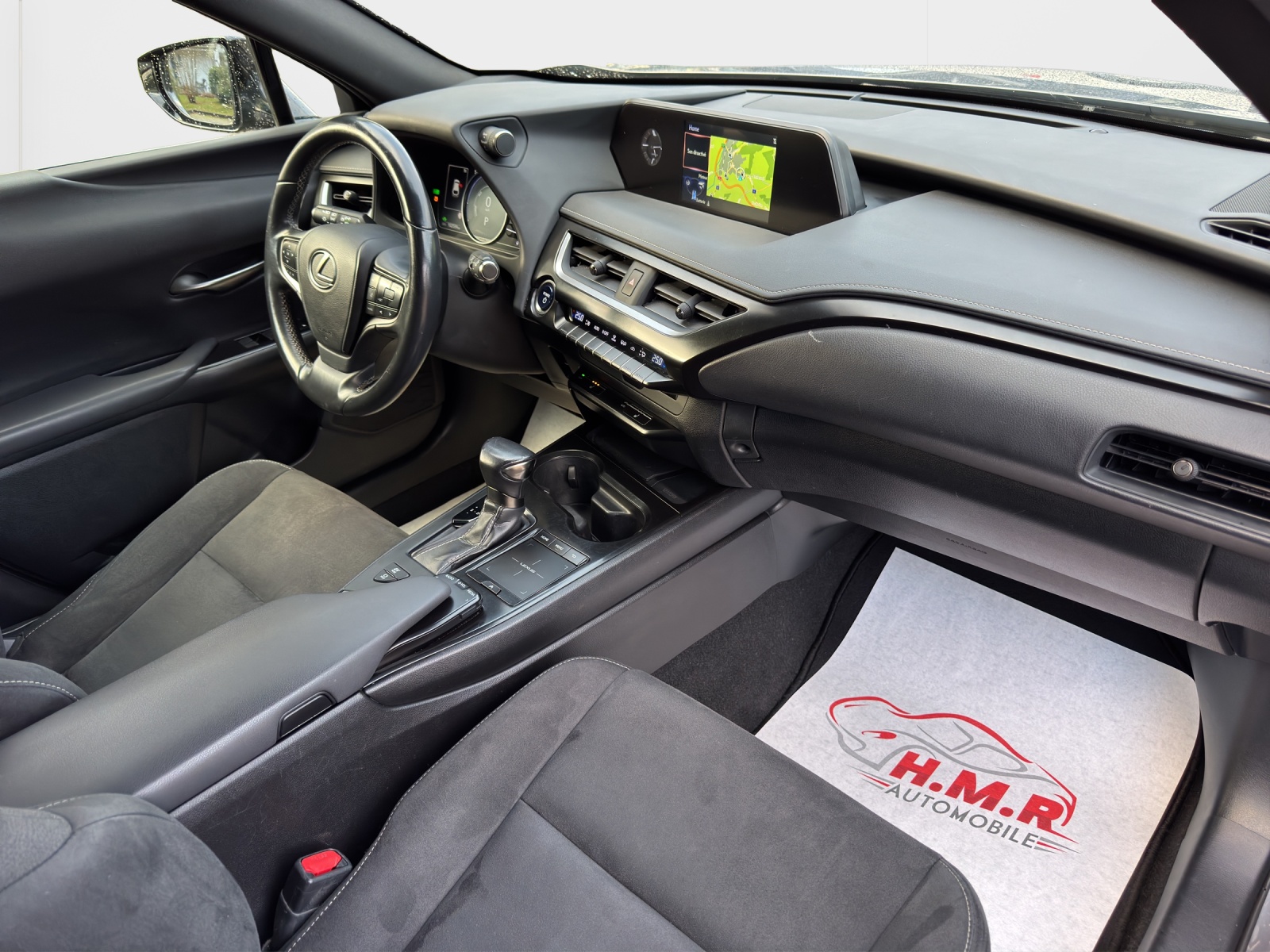 LEXUS UX 250h Launch Edition Excellence AWD Automatic-image-10