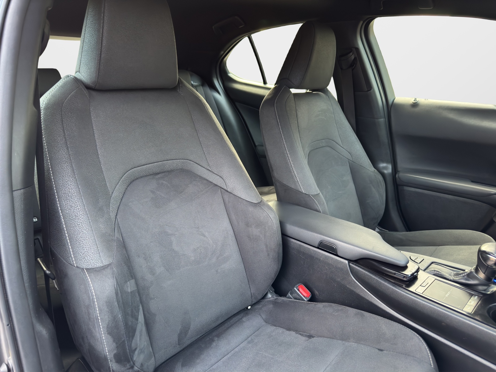 LEXUS UX 250h Launch Edition Excellence AWD Automatic-image-13