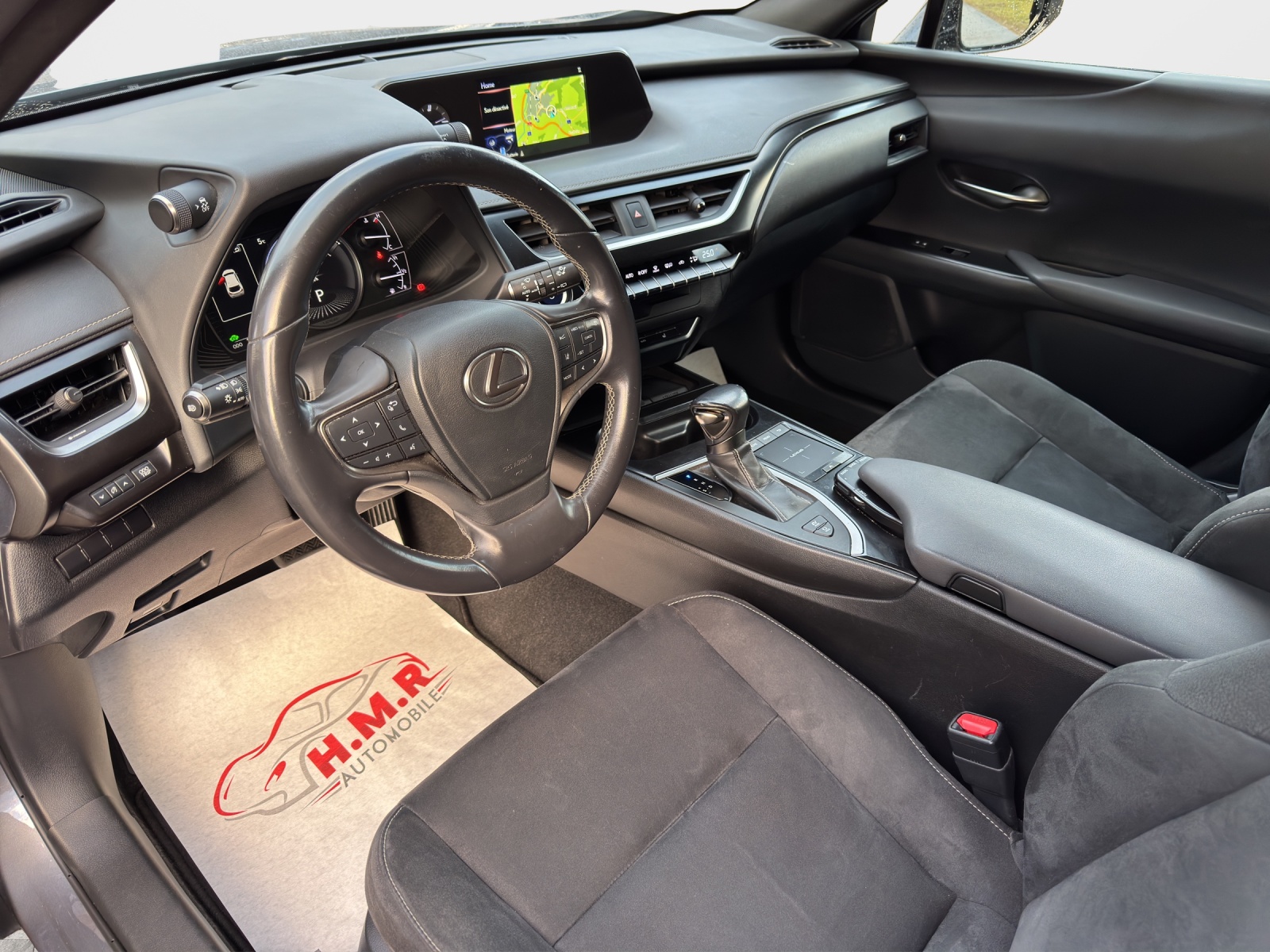 LEXUS UX 250h Launch Edition Excellence AWD Automatic-image-8