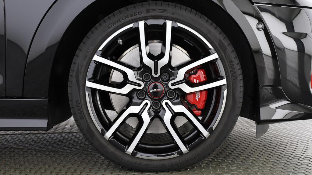 MINI John Cooper Works Cabrio-image-7