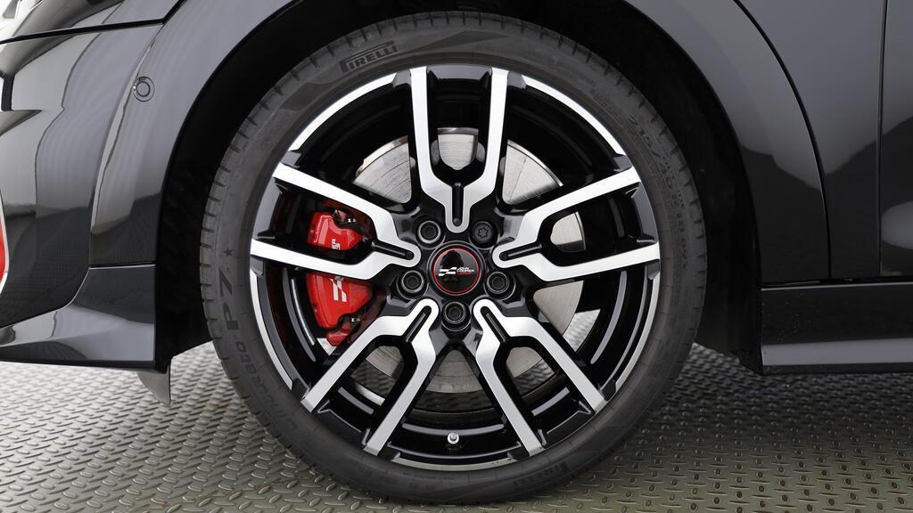 MINI John Cooper Works Cabrio-image-9