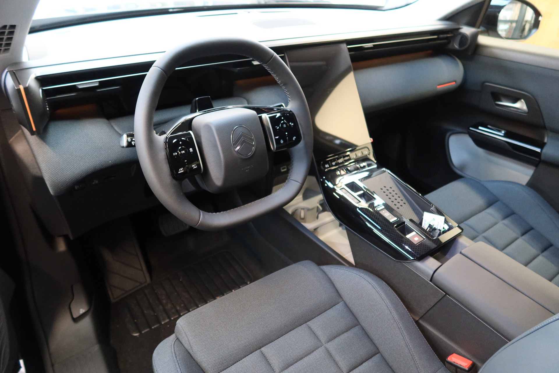 CITROEN C5 Aircross 1.2 HEV Plus-image-8