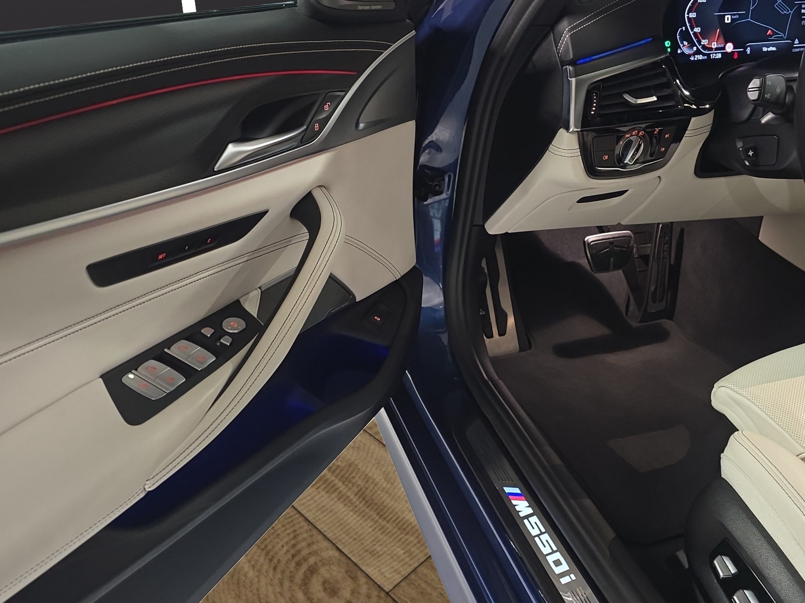 BMW M550i xDrive Steptronic CH-Fahrzeug-image-24