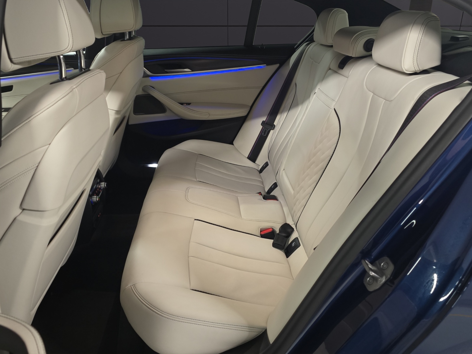 BMW M550i xDrive Steptronic CH-Fahrzeug-image-25