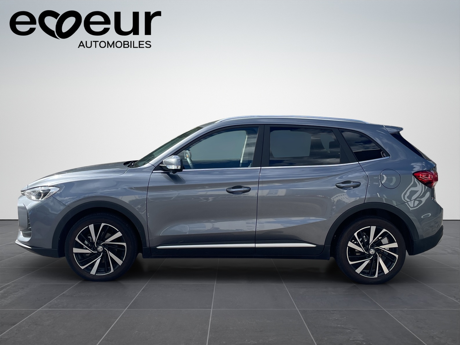 MG ZS 1.5 Hybrid+ Luxury DEMO-image-2
