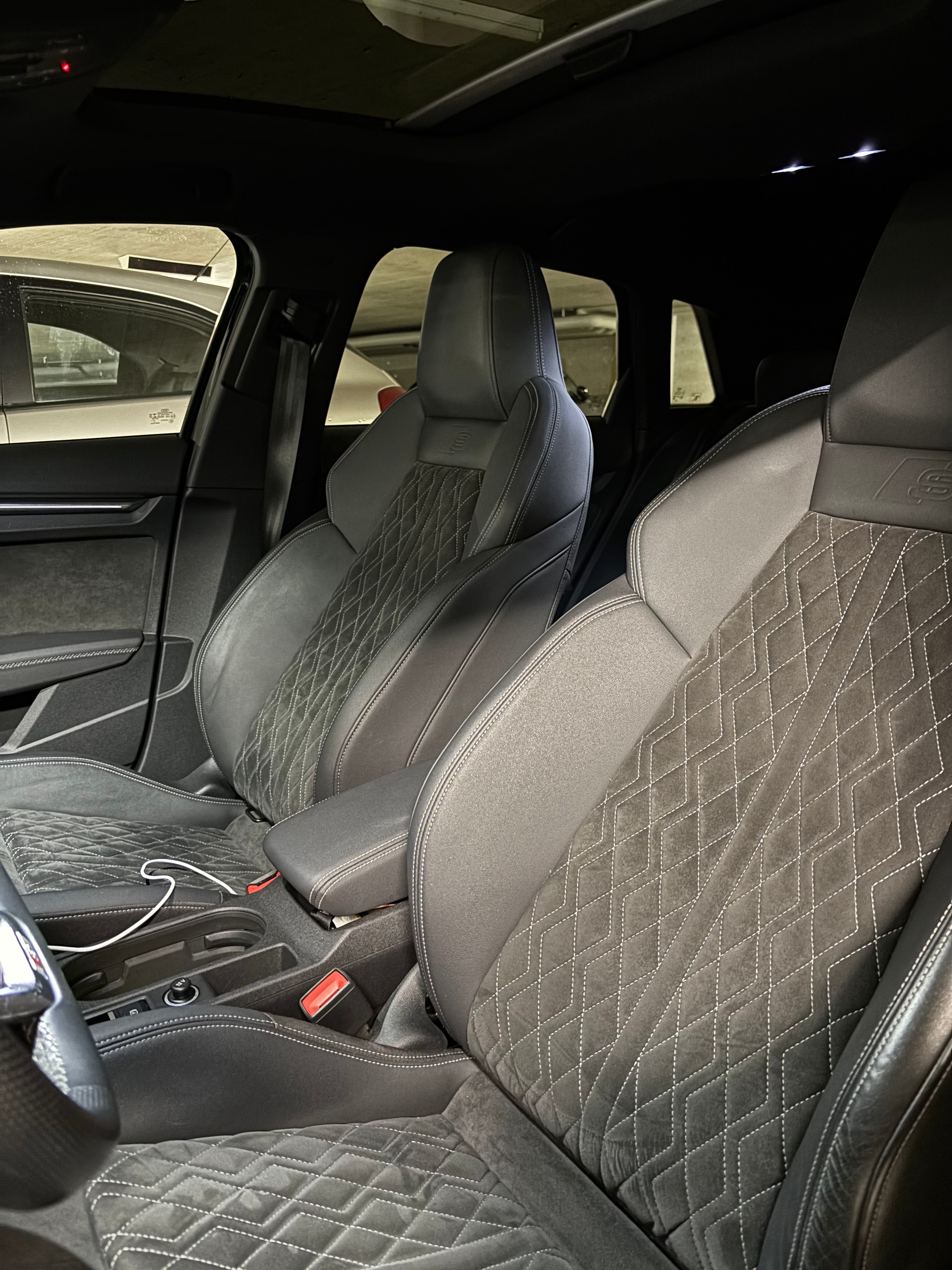 AUDI S3 Sportback 2.0 TFSI quattro S-tronic-image-2