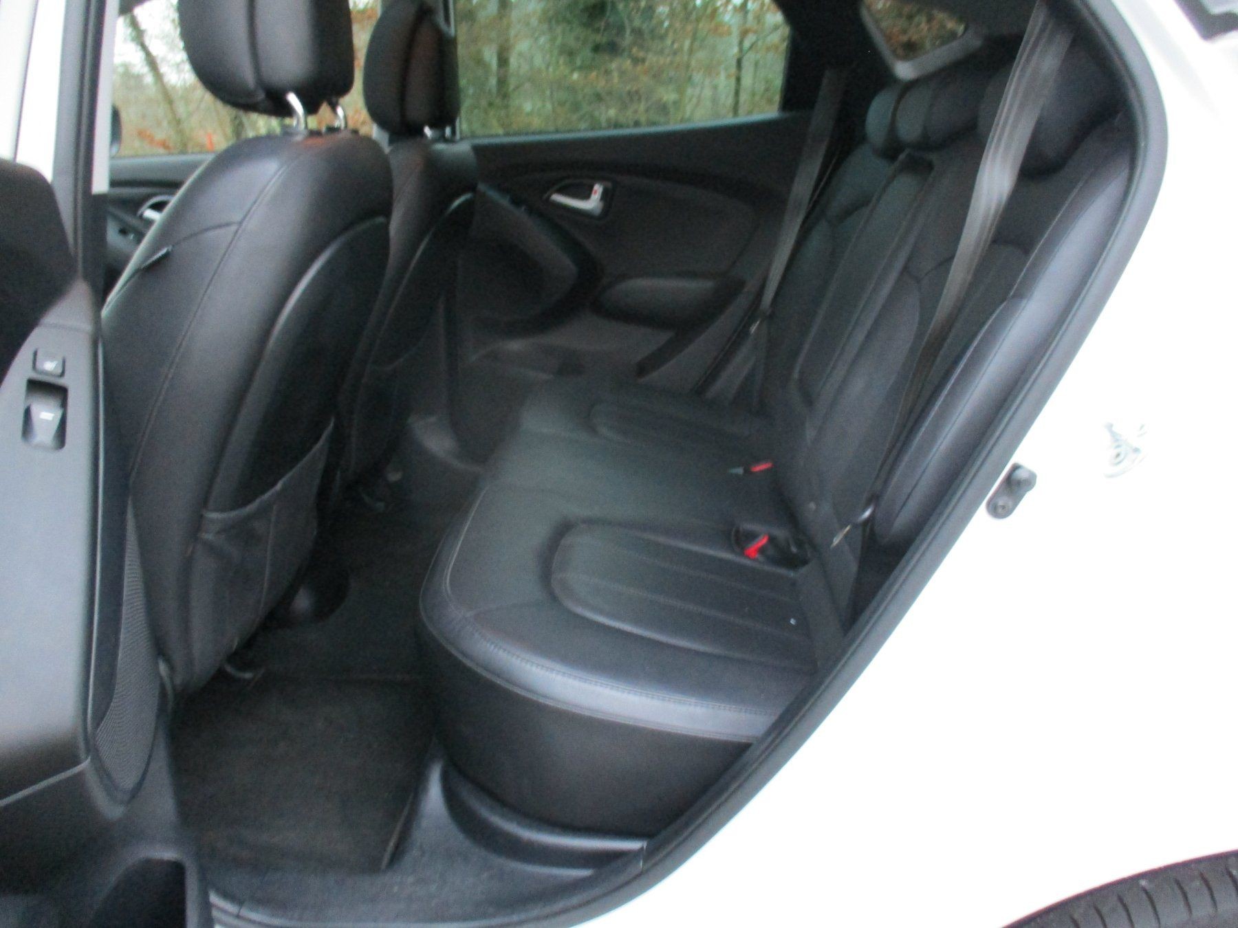 HYUNDAI iX 35 2.0 CRDi Premium 4WD Automatic-image-8