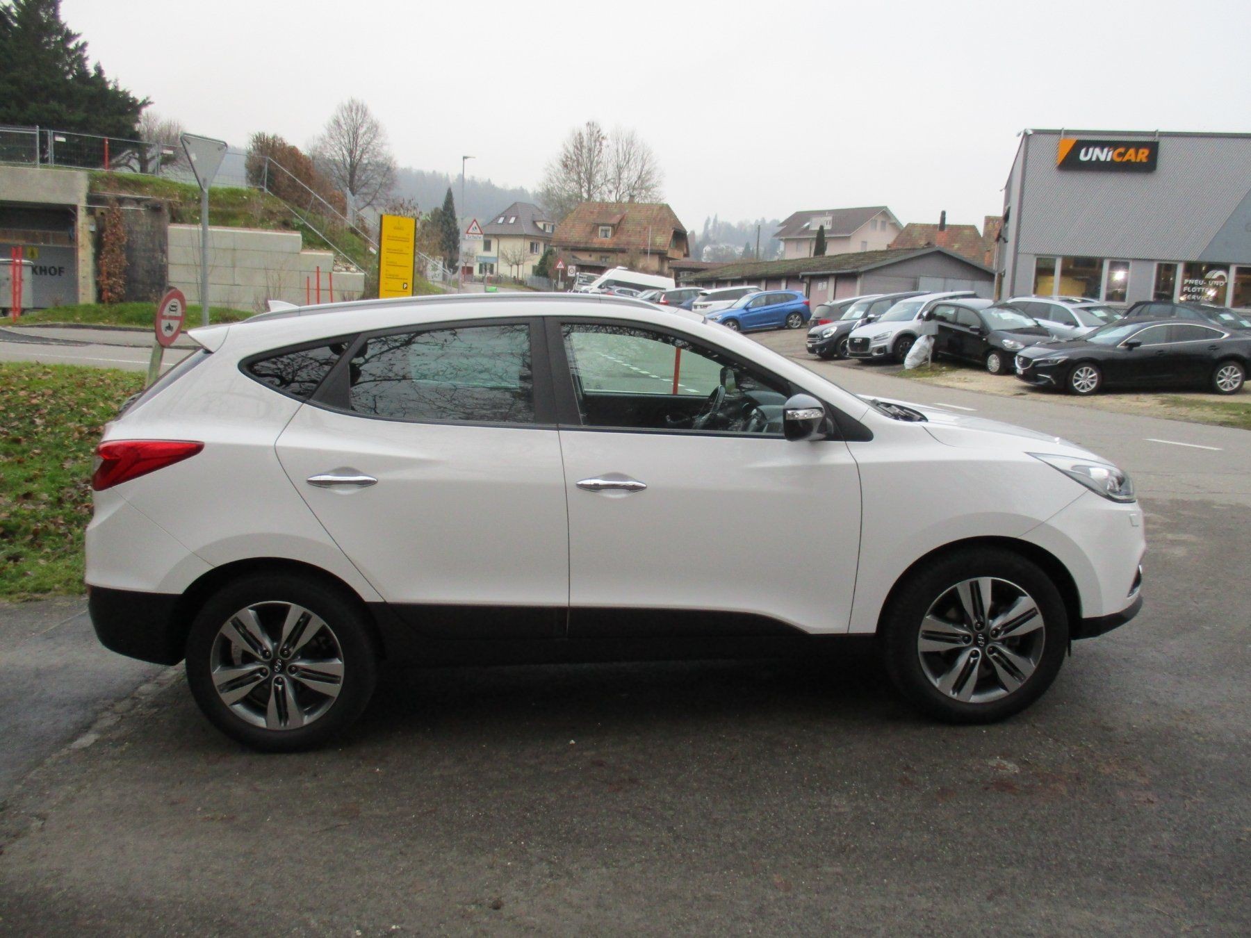 HYUNDAI iX 35 2.0 CRDi Premium 4WD Automatic-image-6