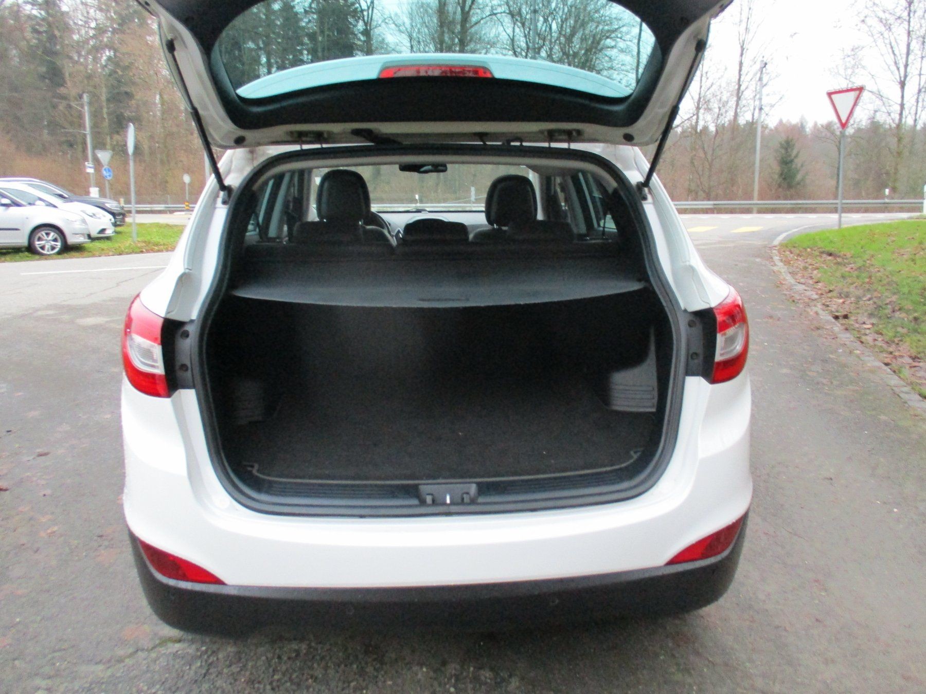 HYUNDAI iX 35 2.0 CRDi Premium 4WD Automatic-image-4