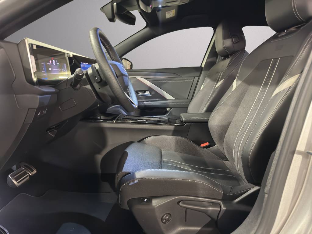 OPEL Astra 54 kWh Swiss Plus-image-7