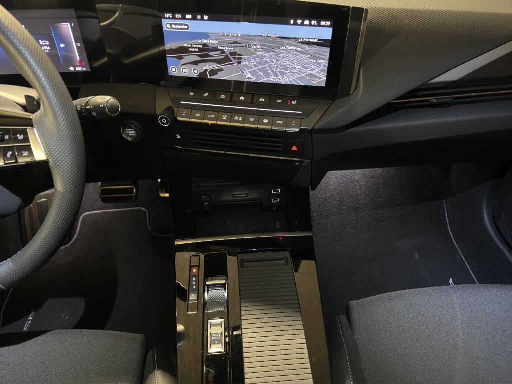 OPEL Astra 54 kWh Swiss Plus-image-6