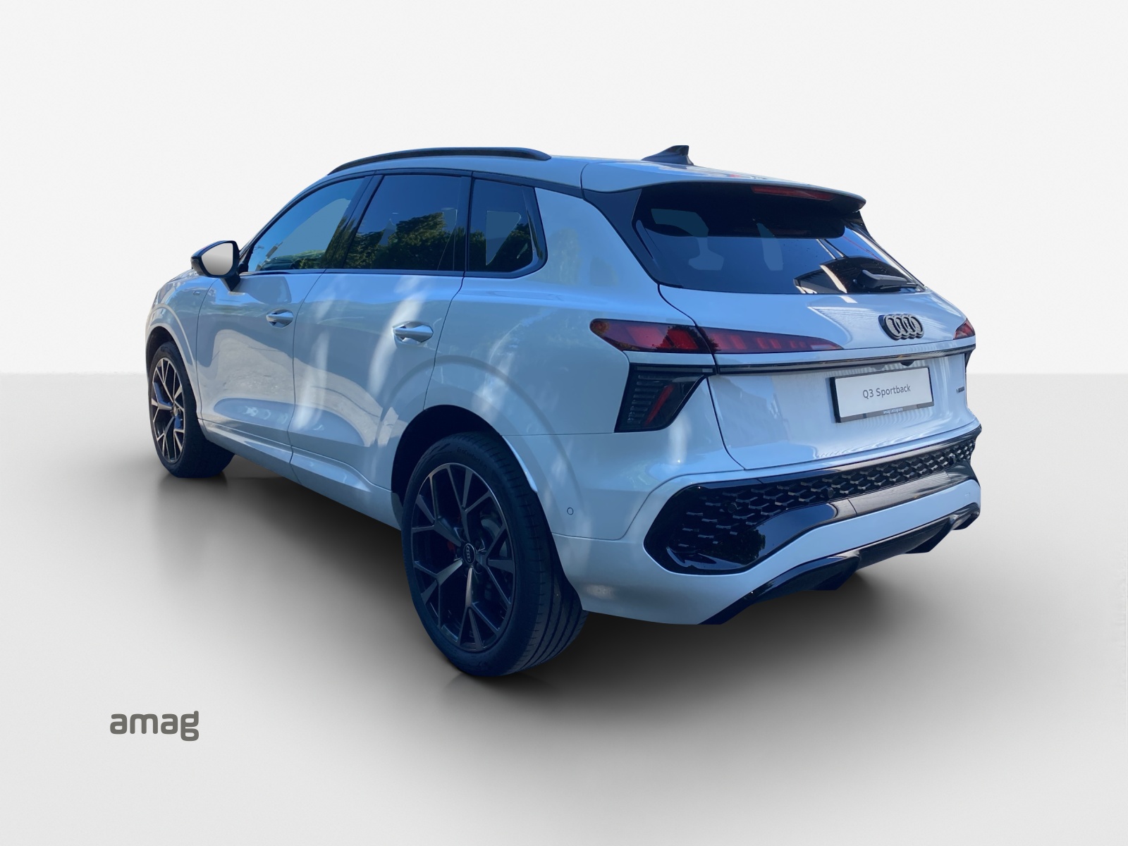 AUDI Q3 SUV TFSI quattro 195 kW S tronic-image-2