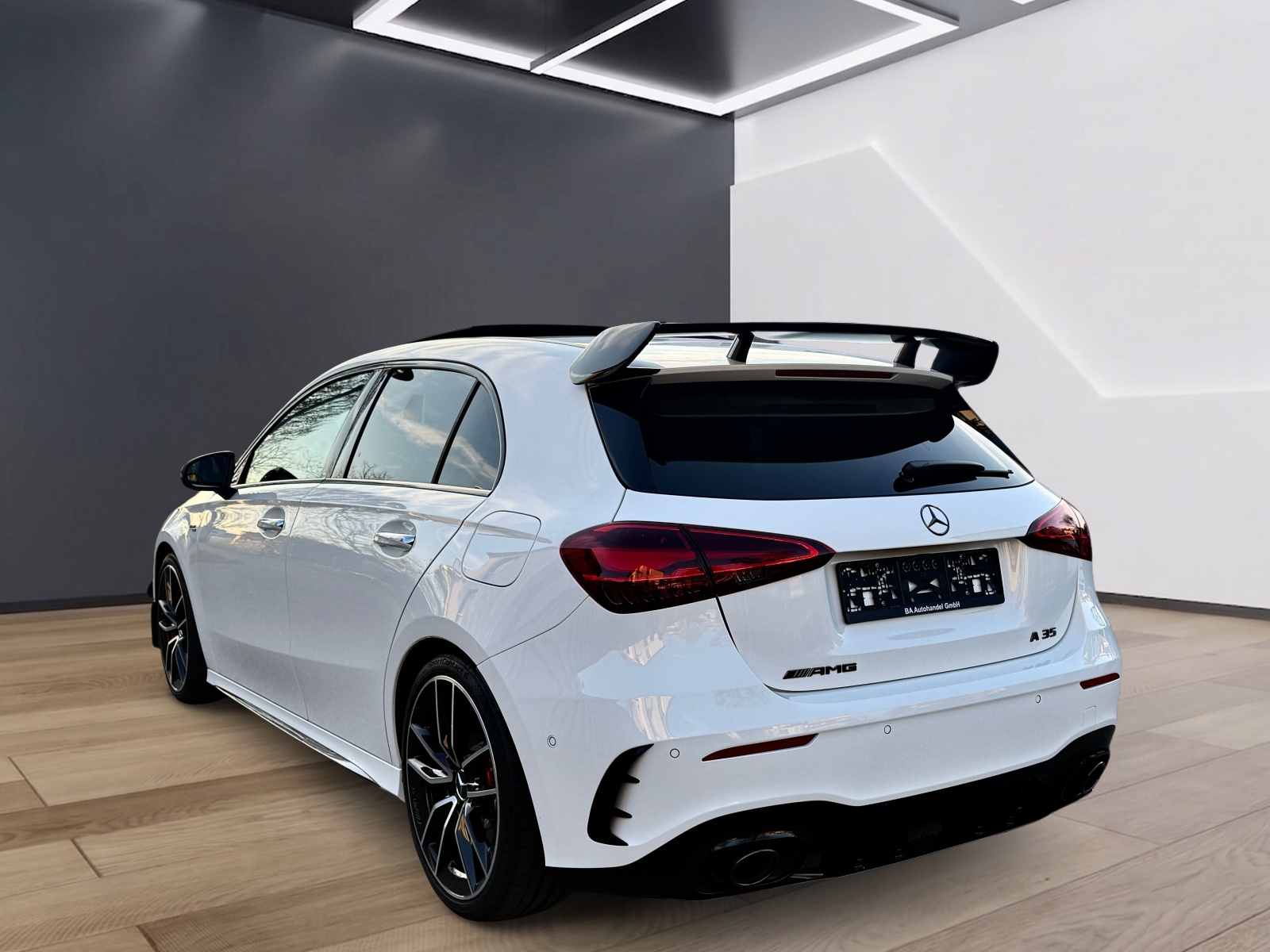 MERCEDES-BENZ A AMG 35 4MATIC 8G-DCT*EL. PANORAMA-GLASSCHIEBEDACH-showroom-element-3