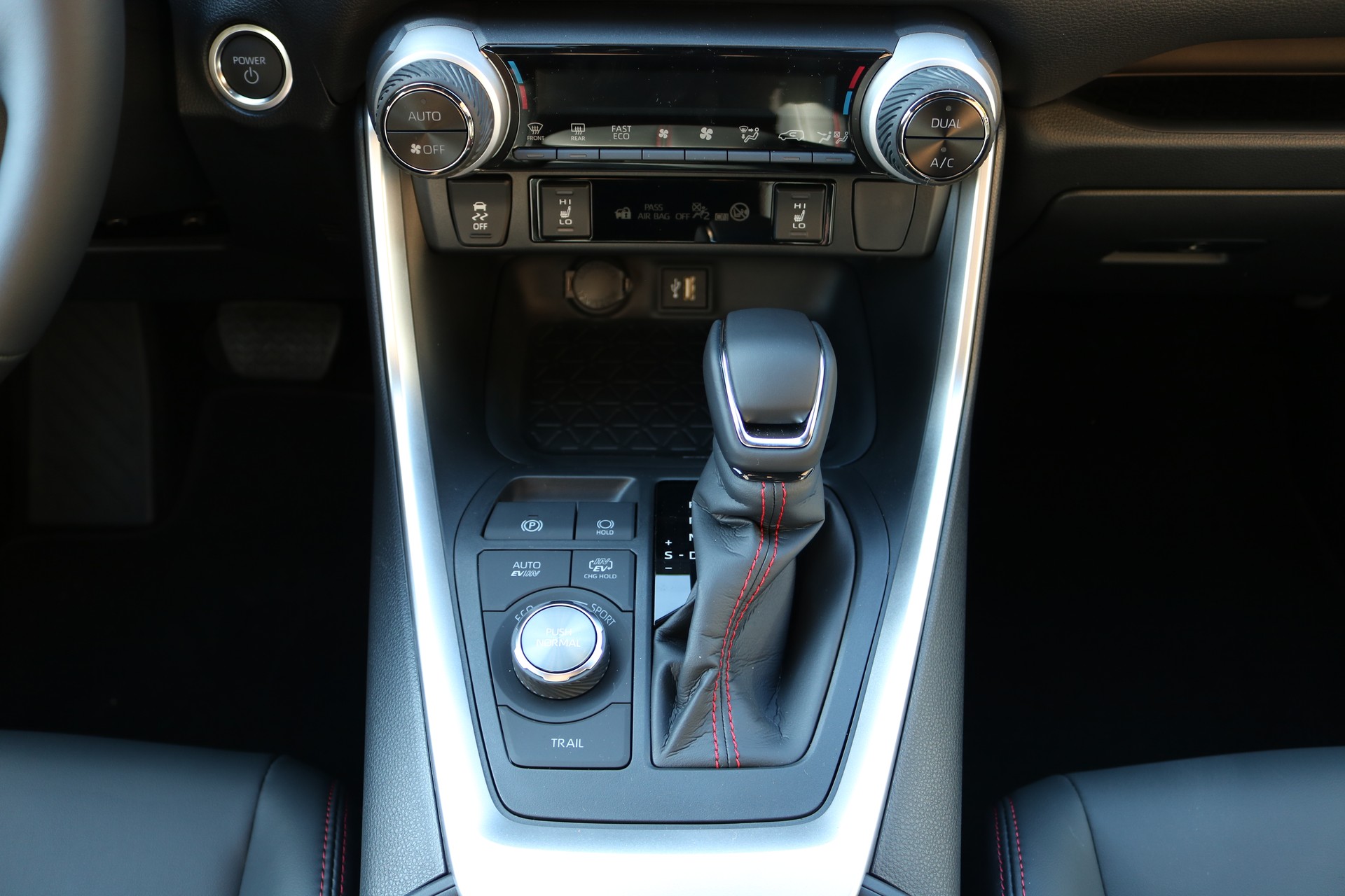SUZUKI Across 2.5 Plug-in-Hybrid Compact Top-image-9