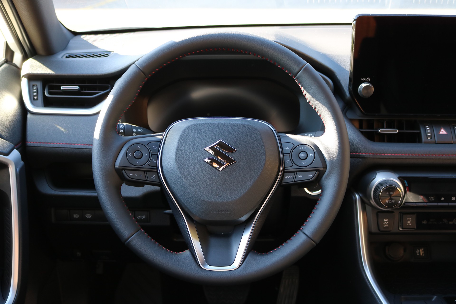 SUZUKI Across 2.5 Plug-in-Hybrid Compact Top-image-4