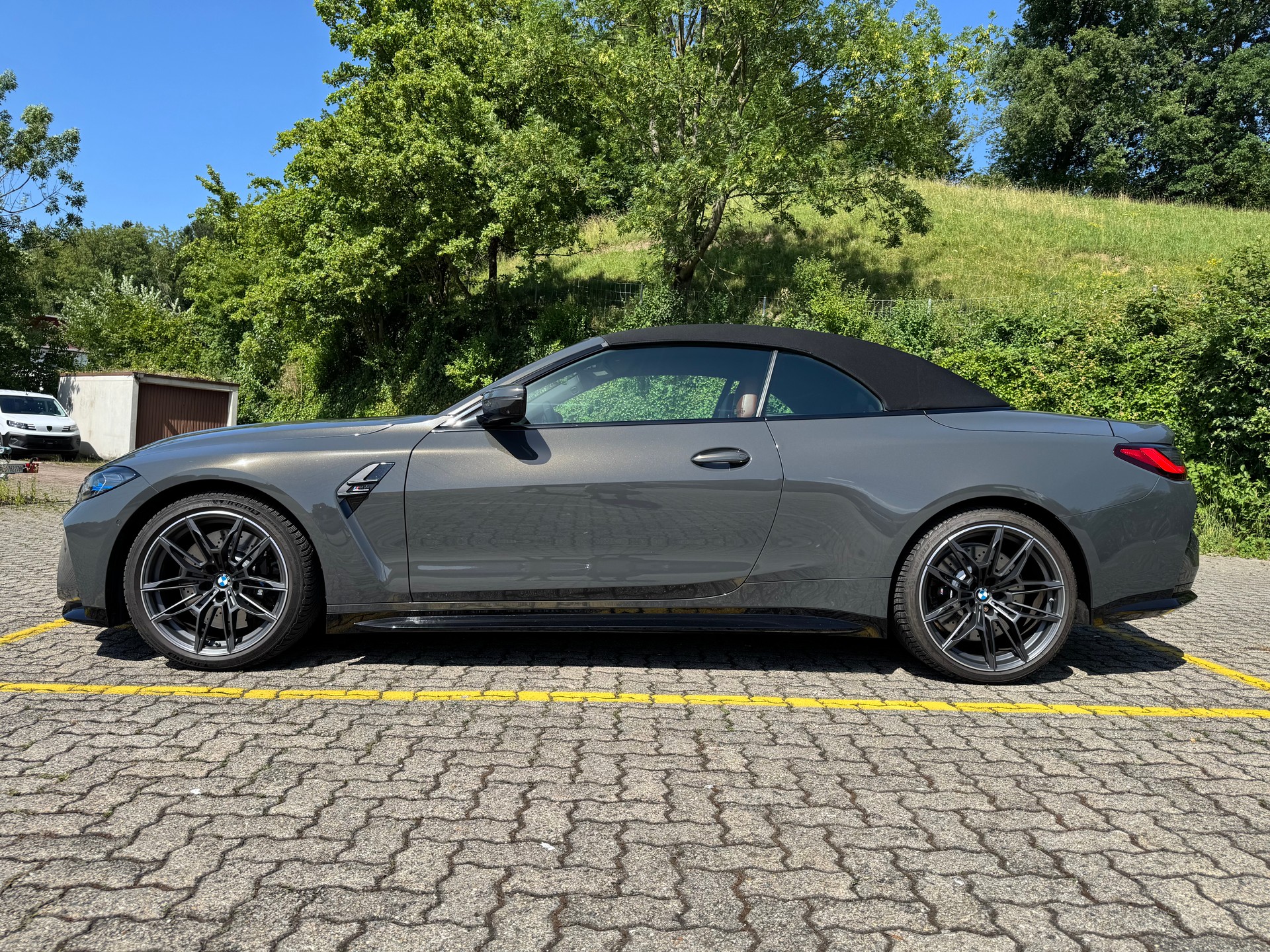 BMW M4 Cabrio Competition M xDrive-image-2