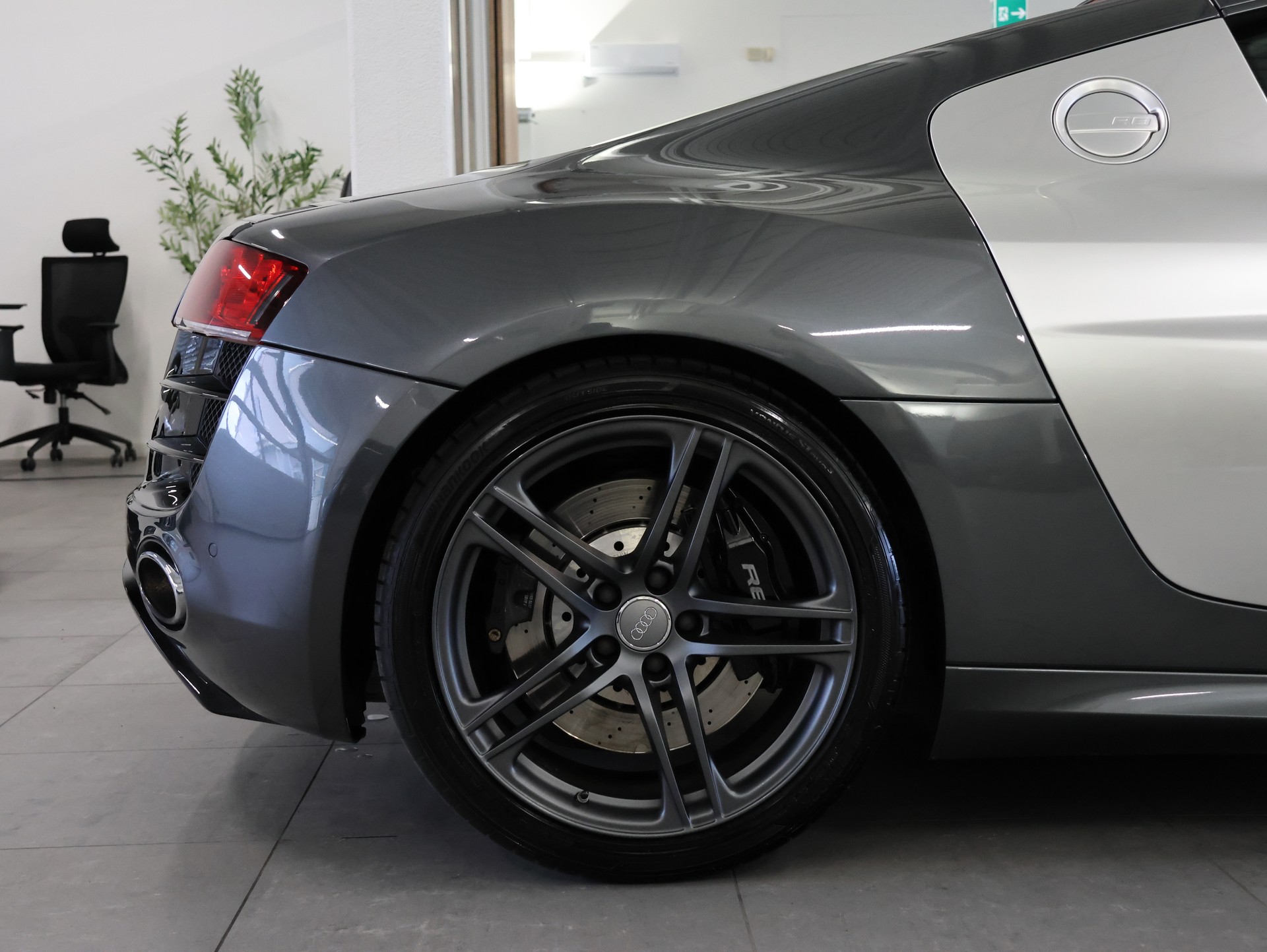 AUDI R8 Coupé 5.2 R-Tronic *Bang & Olufsen* *Rückfahrkamera* *Sportabgasanlage*-image-12