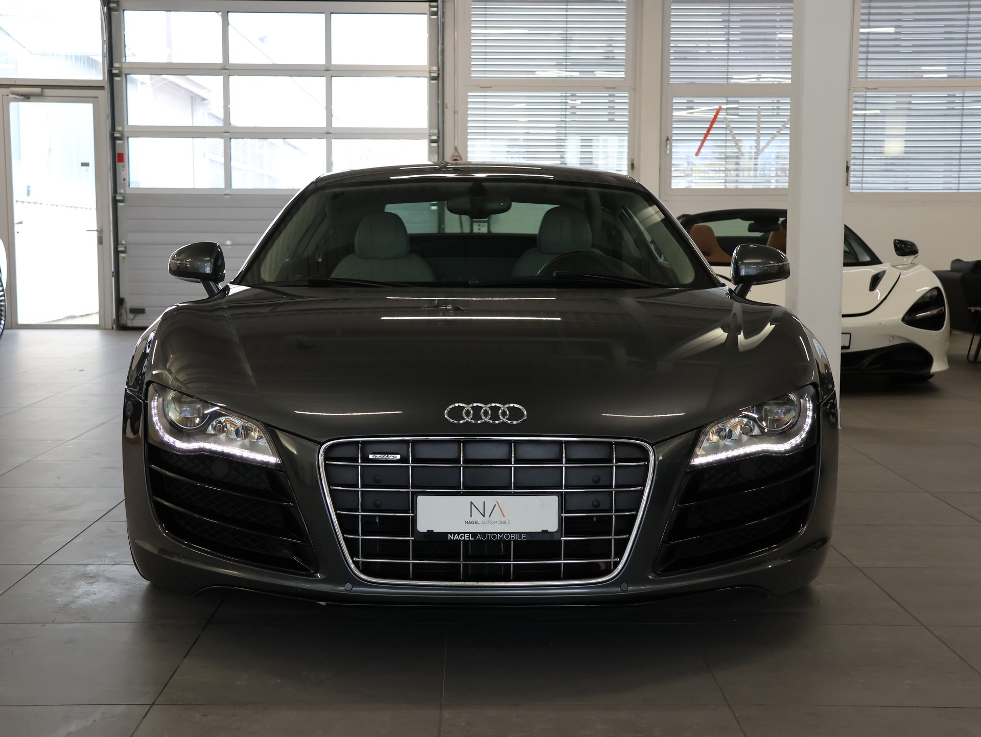 AUDI R8 Coupé 5.2 R-Tronic *Bang & Olufsen* *Rückfahrkamera* *Sportabgasanlage*-showroom-element-2