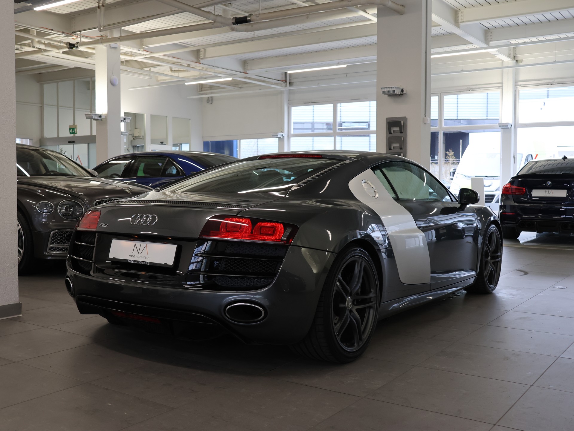 AUDI R8 Coupé 5.2 R-Tronic *Bang & Olufsen* *Rückfahrkamera* *Sportabgasanlage*-image-5