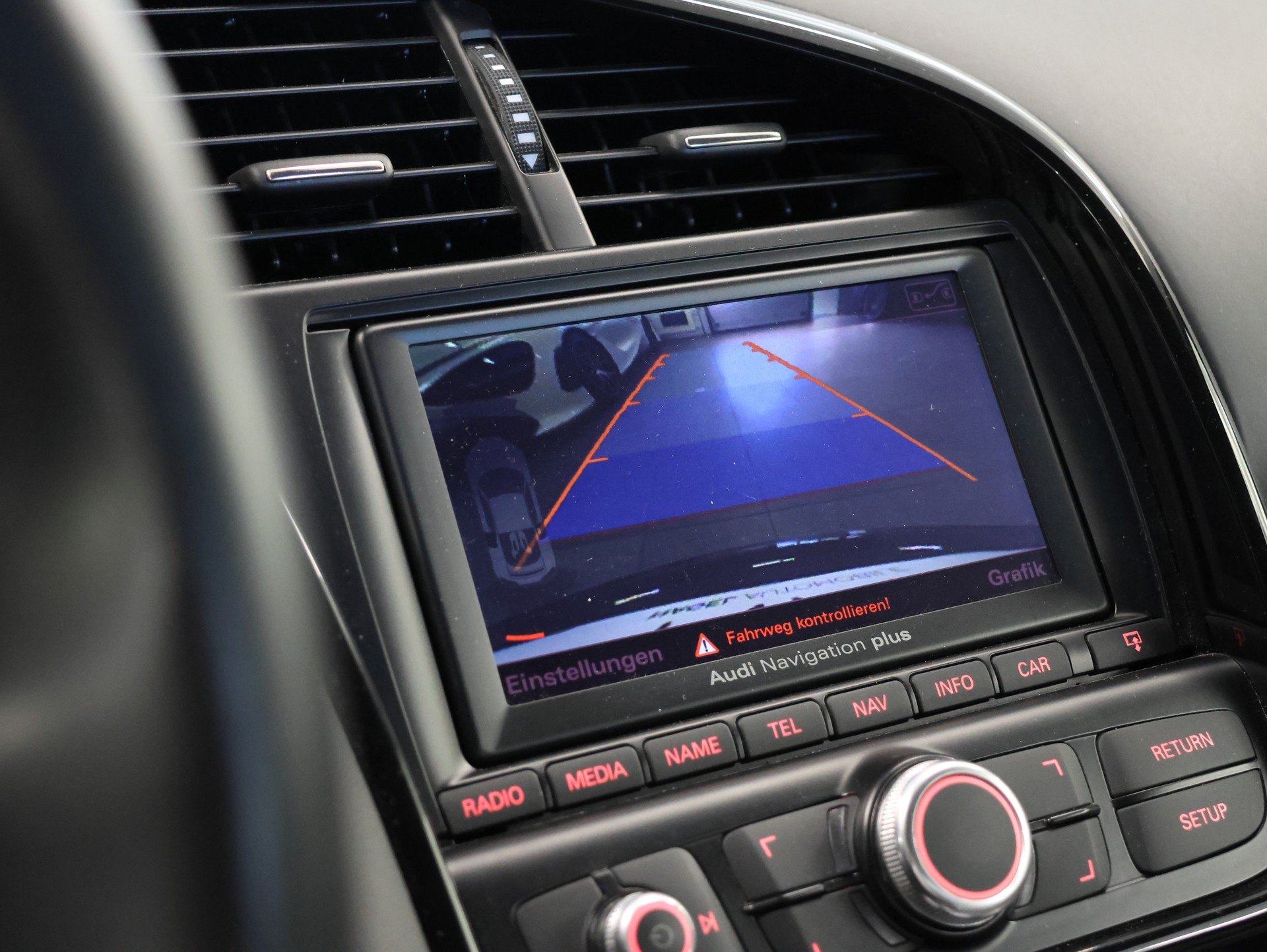 AUDI R8 Coupé 5.2 R-Tronic *Bang & Olufsen* *Rückfahrkamera* *Sportabgasanlage*-image-29