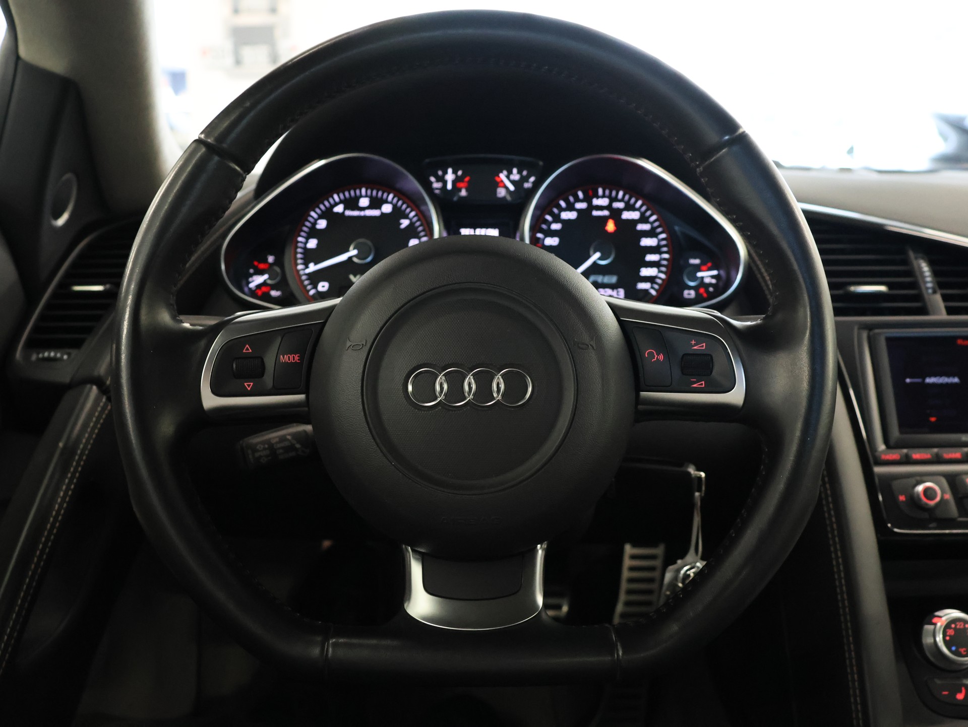 AUDI R8 Coupé 5.2 R-Tronic *Bang & Olufsen* *Rückfahrkamera* *Sportabgasanlage*-image-25