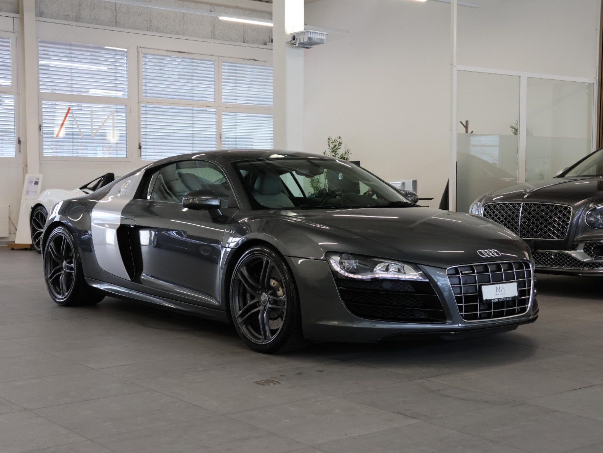 AUDI R8 Coupé 5.2 R-Tronic *Bang & Olufsen* *Rückfahrkamera* *Sportabgasanlage*-showroom-element-1