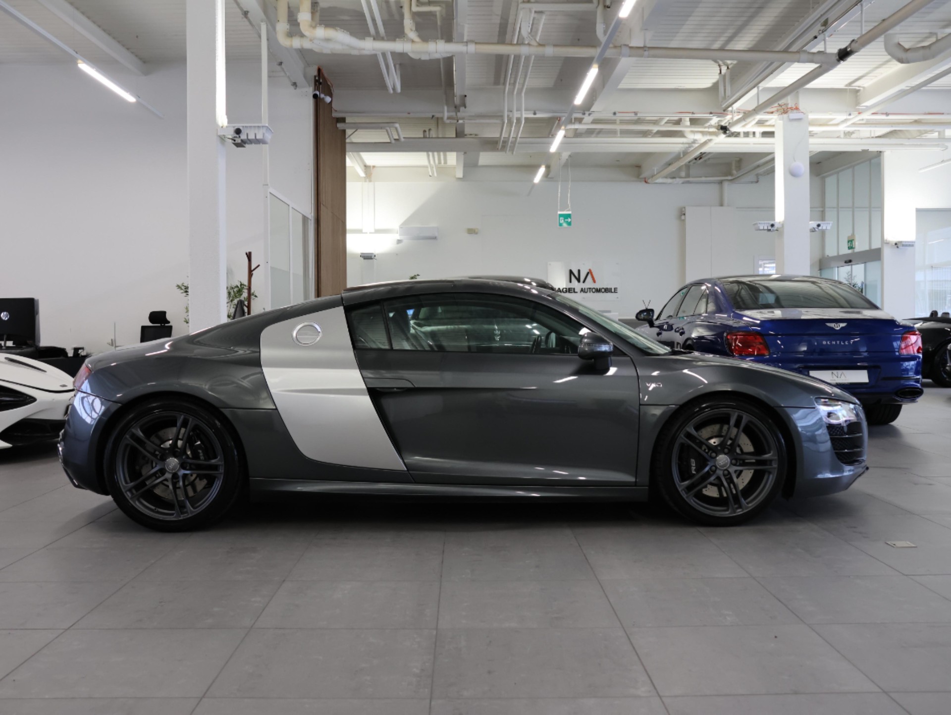 AUDI R8 Coupé 5.2 R-Tronic *Bang & Olufsen* *Rückfahrkamera* *Sportabgasanlage*-image-6