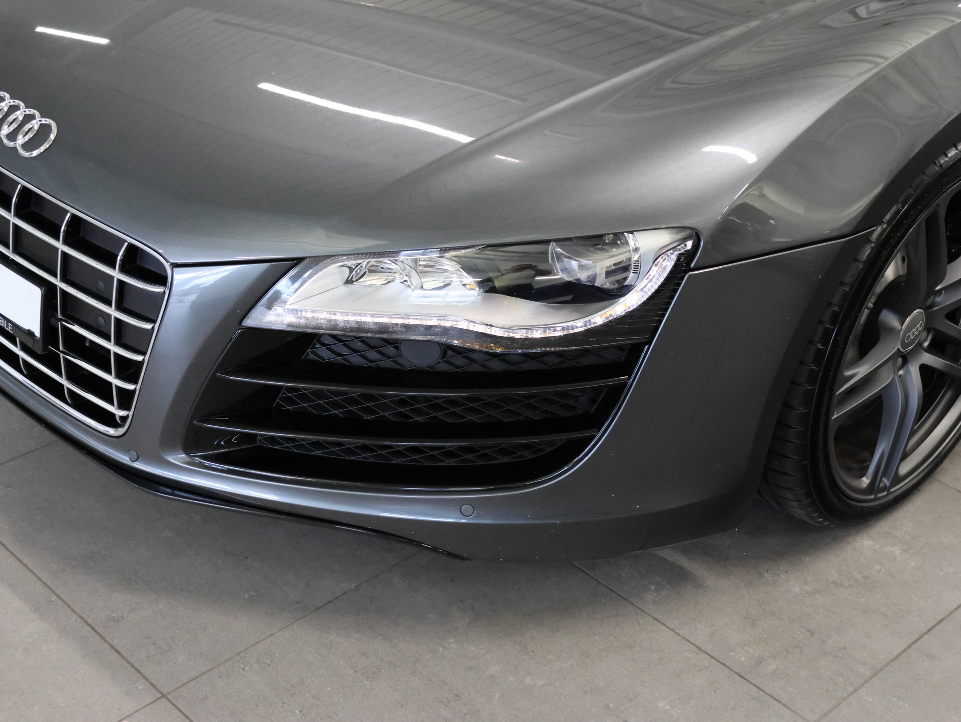 AUDI R8 Coupé 5.2 R-Tronic *Bang & Olufsen* *Rückfahrkamera* *Sportabgasanlage*-image-9