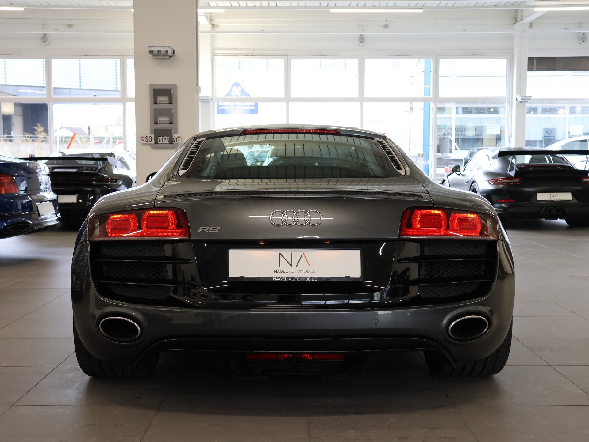 AUDI R8 Coupé 5.2 R-Tronic *Bang & Olufsen* *Rückfahrkamera* *Sportabgasanlage*-image-4