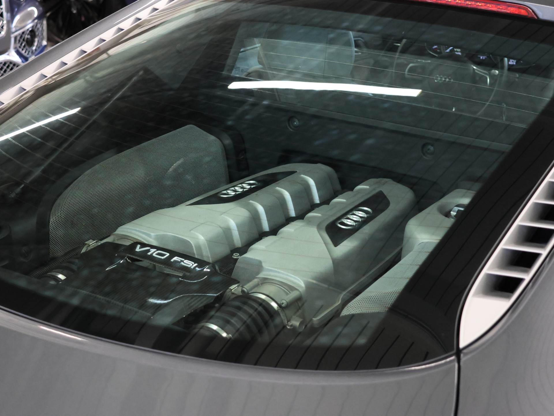 AUDI R8 Coupé 5.2 R-Tronic *Bang & Olufsen* *Rückfahrkamera* *Sportabgasanlage*-image-16