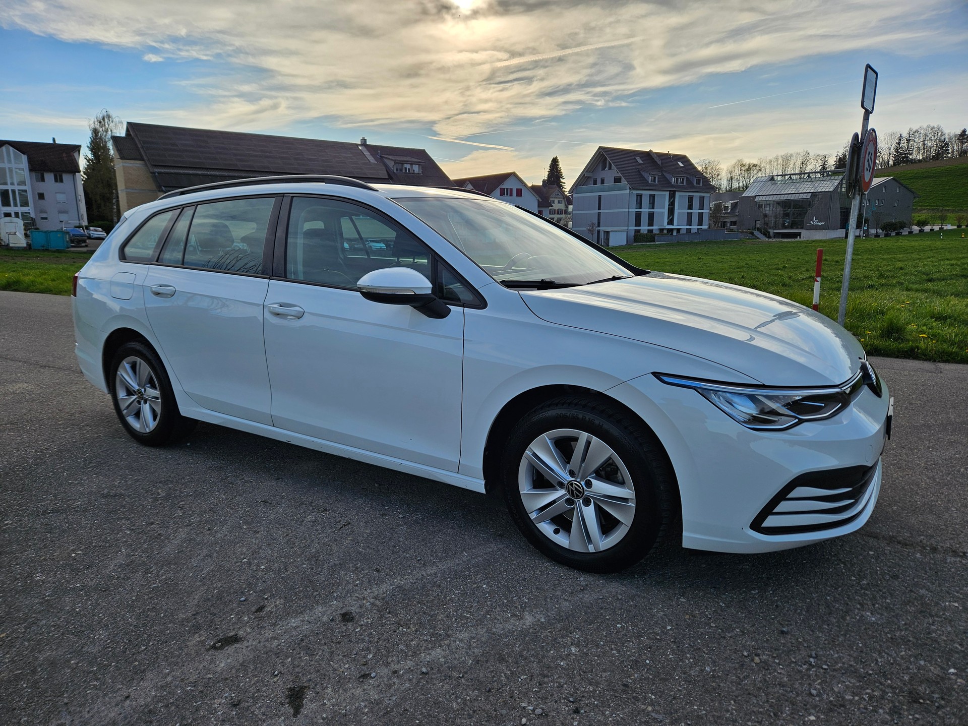 VW Golf Variant 2.0 TDI Life DSG-showroom-element-3