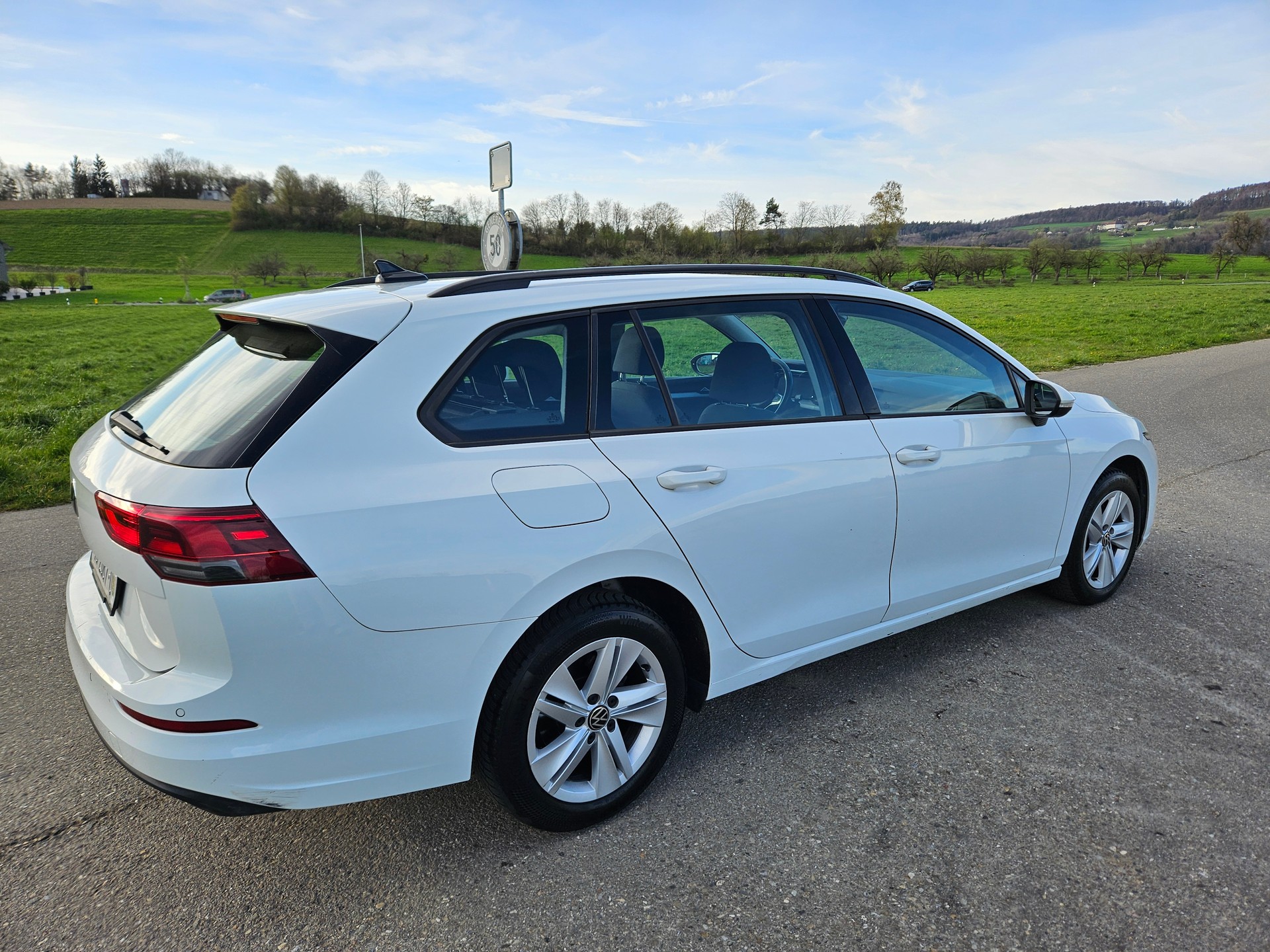 VW Golf Variant 2.0 TDI Life DSG-image-8