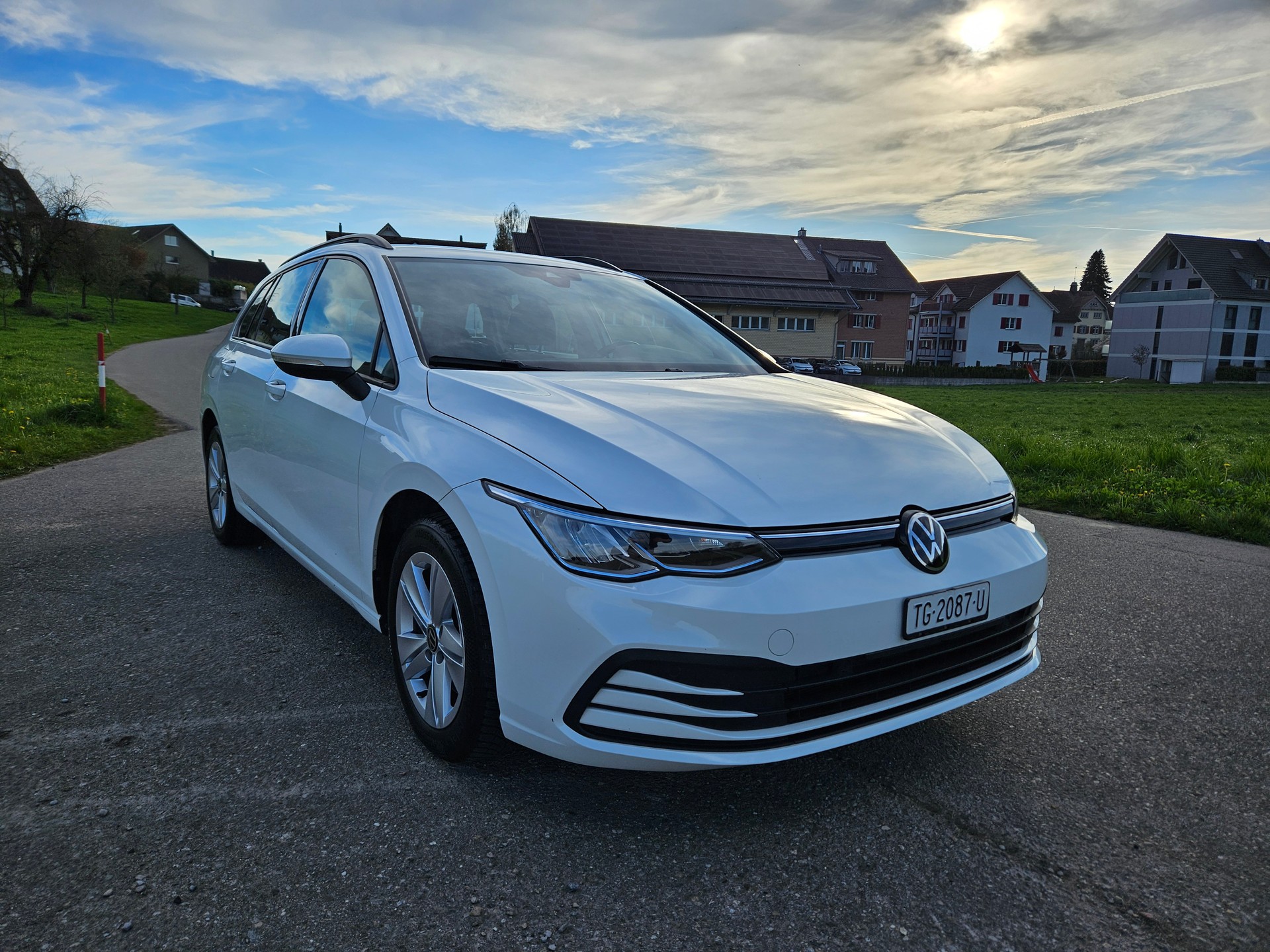 VW Golf Variant 2.0 TDI Life DSG-image-5
