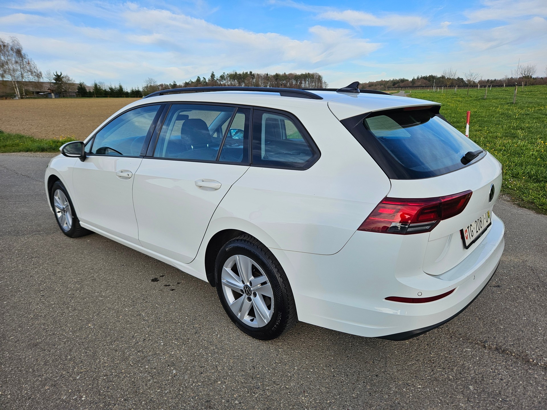 VW Golf Variant 2.0 TDI Life DSG-image-9
