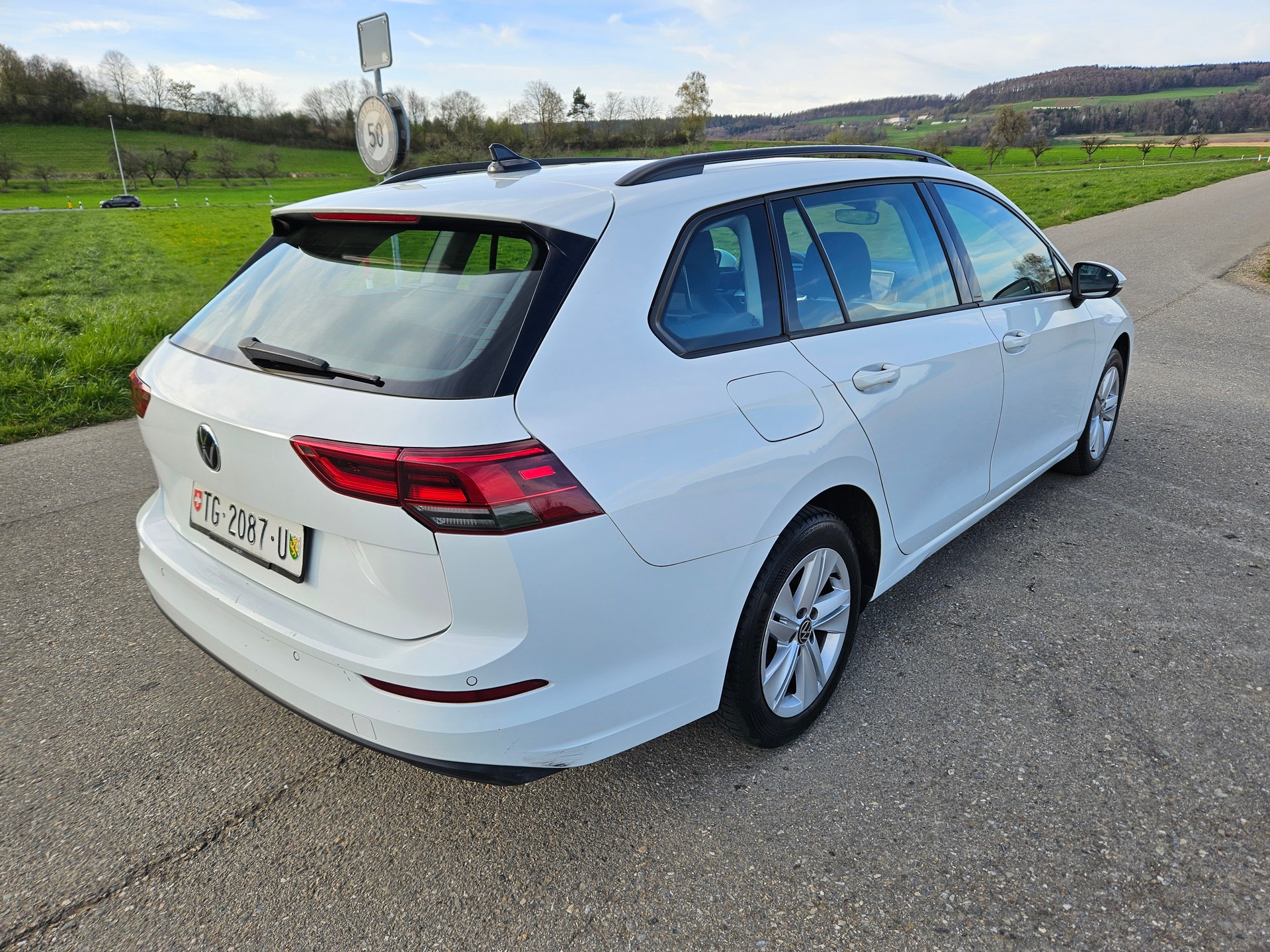 VW Golf Variant 2.0 TDI Life DSG-image-10