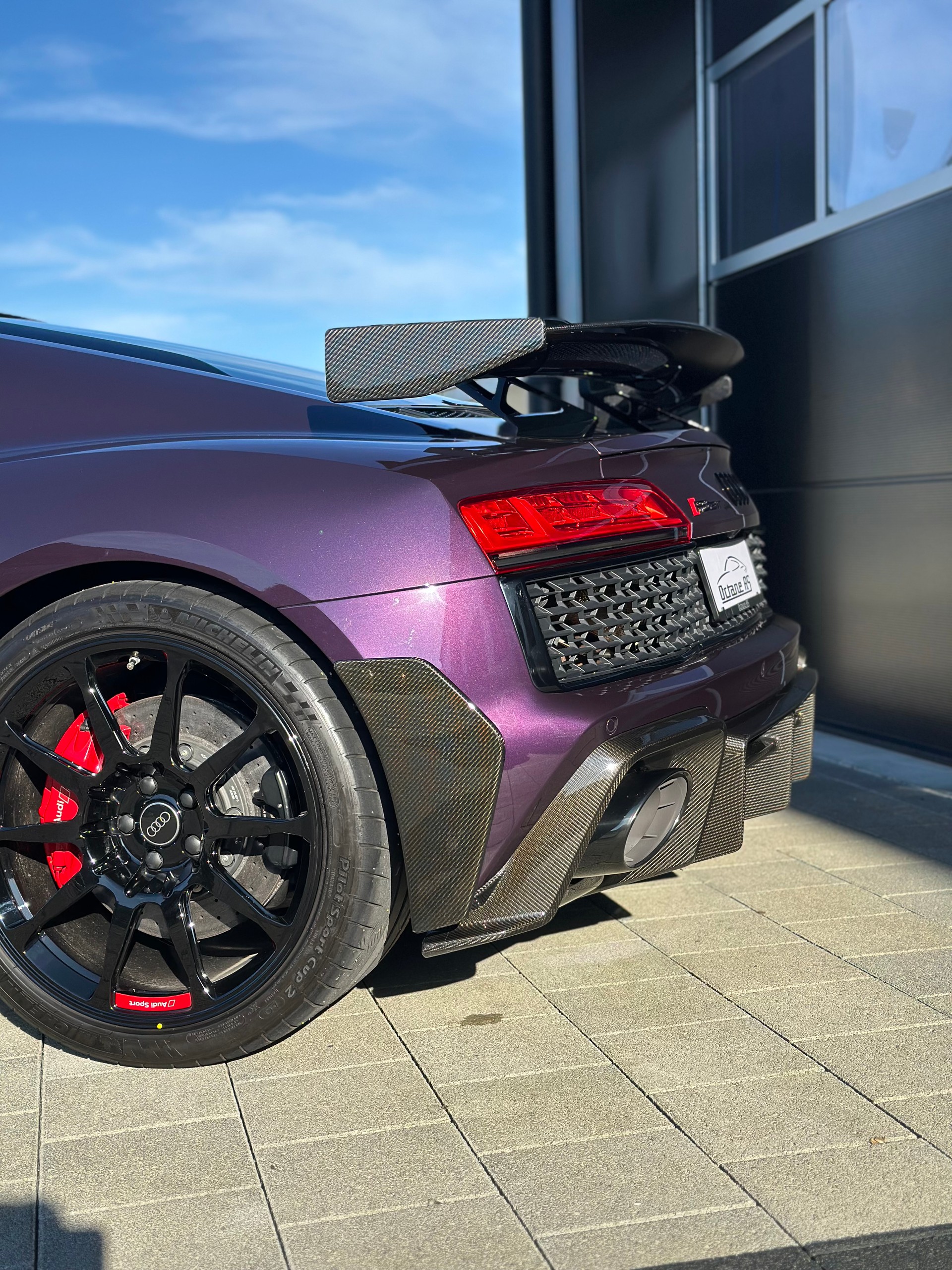 AUDI R8 Coupé GT RWD S-Tronic-image-7