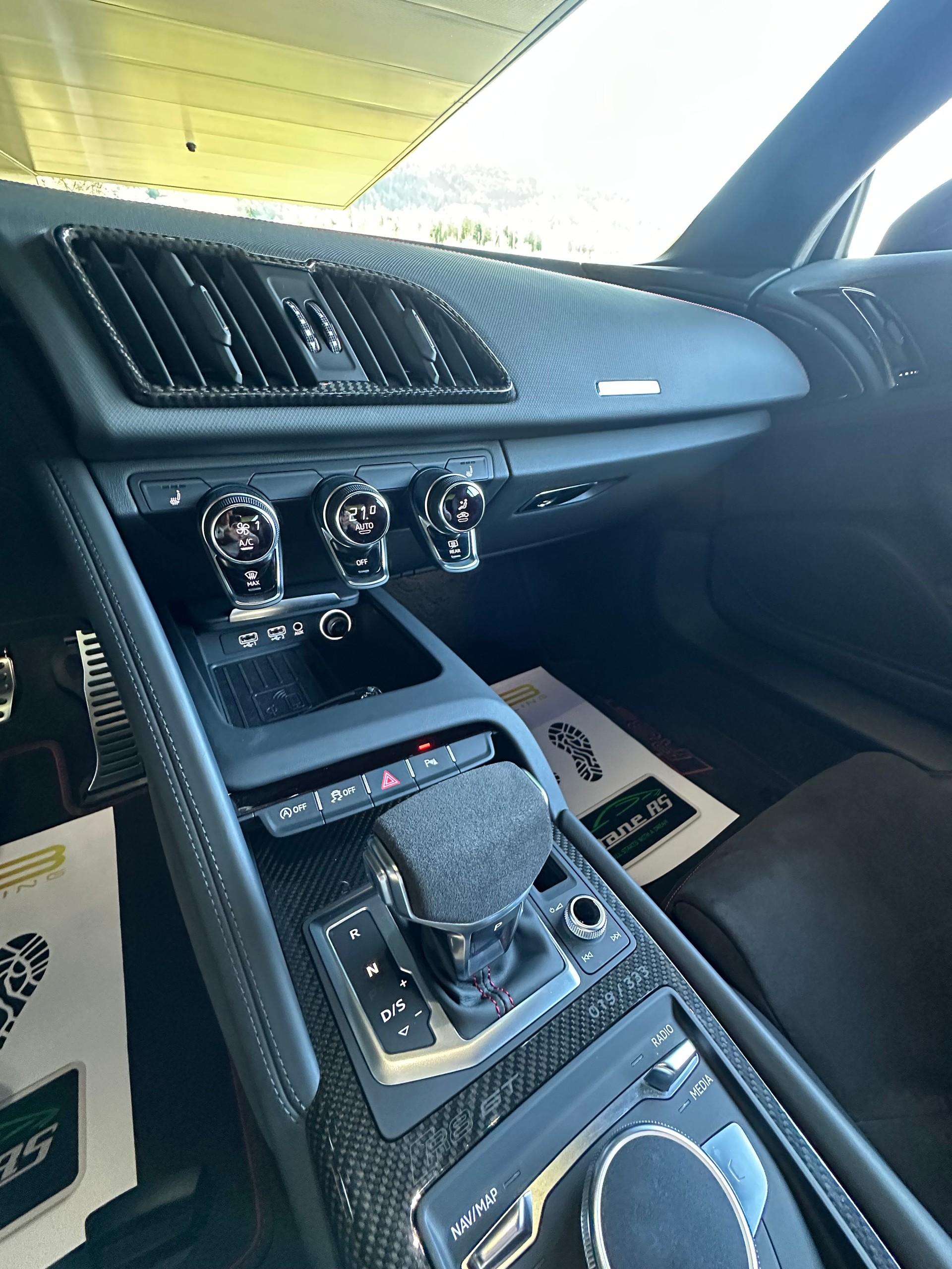 AUDI R8 Coupé GT RWD S-Tronic-image-3